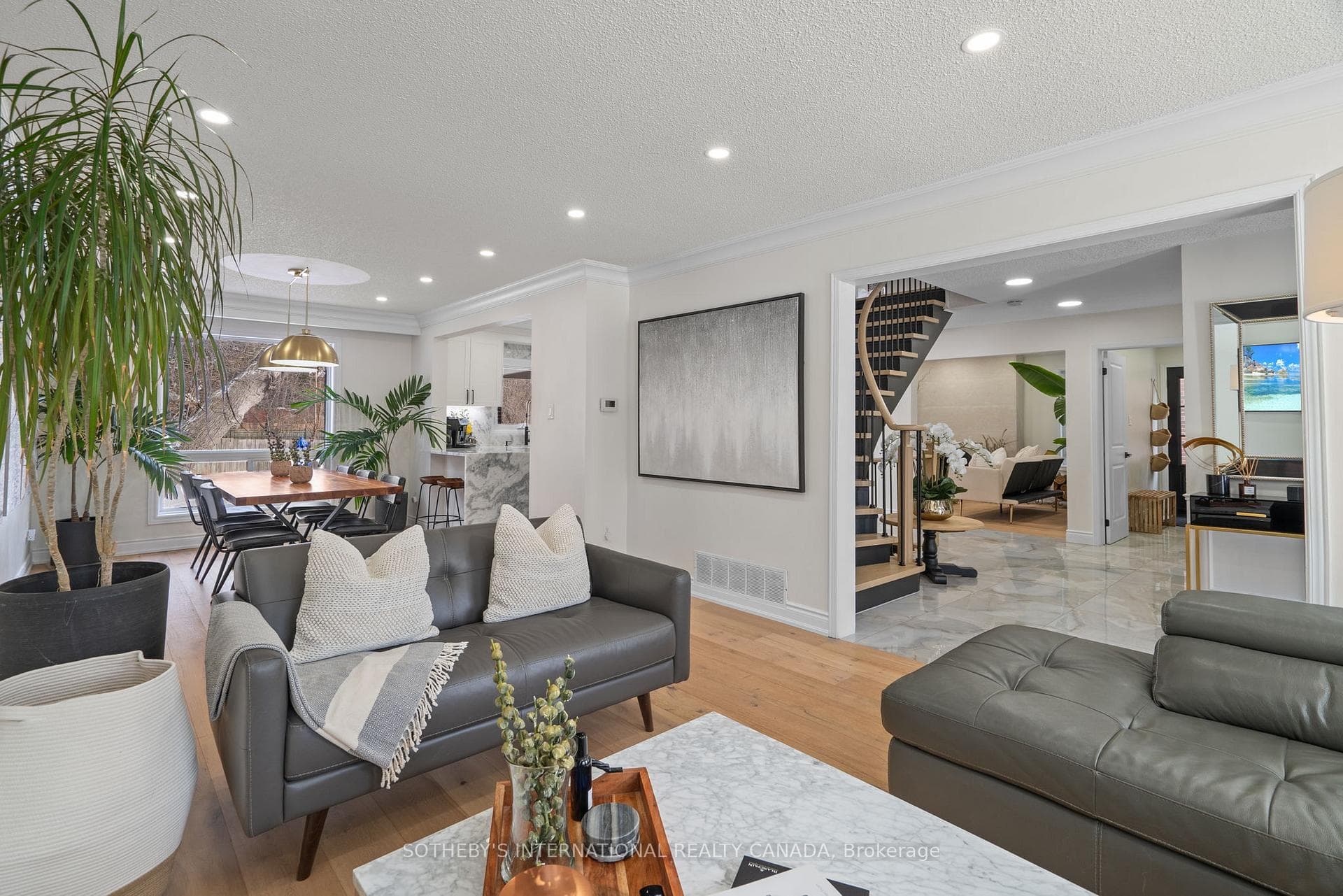 1489 Jasmine Crescent photo 7