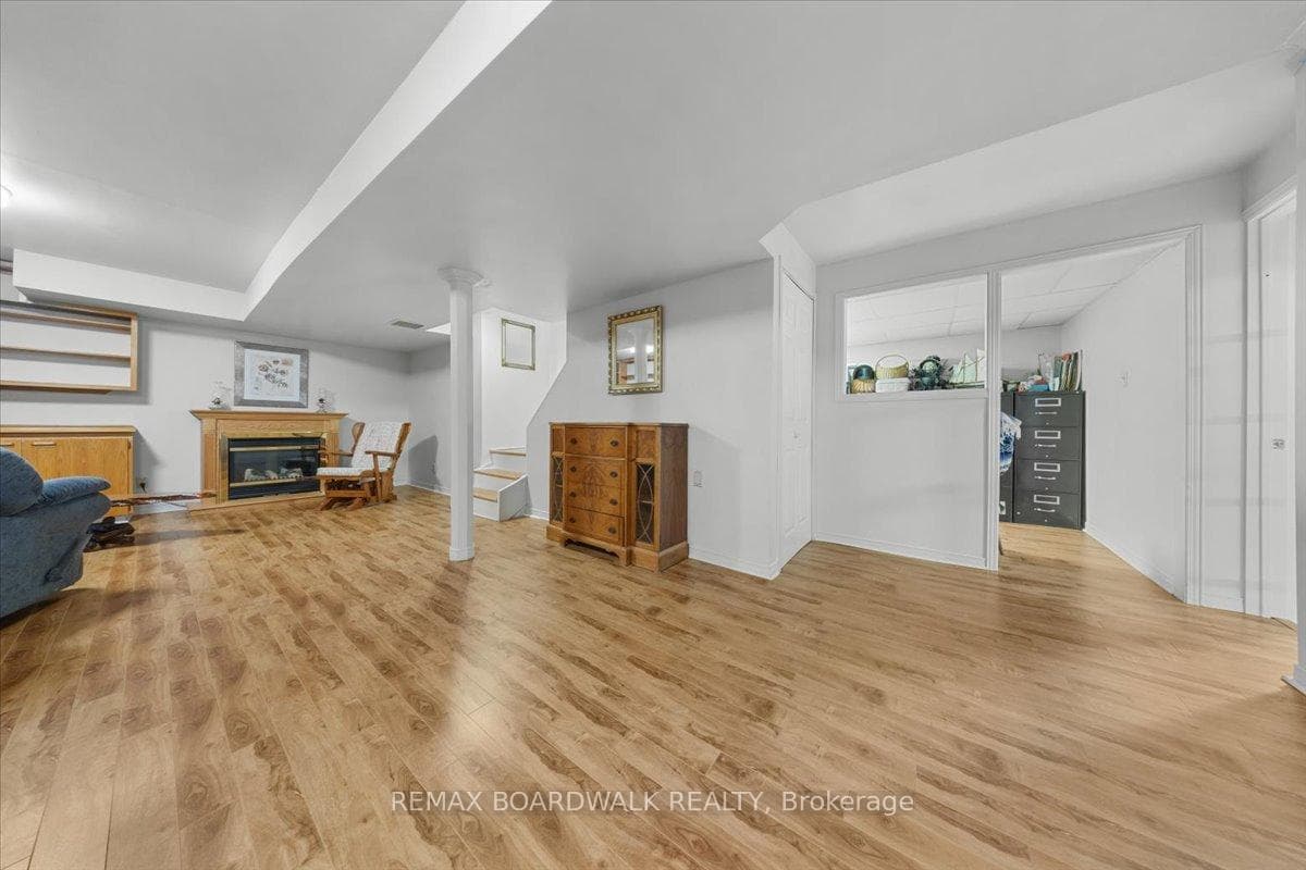 622 Steller Street photo 36