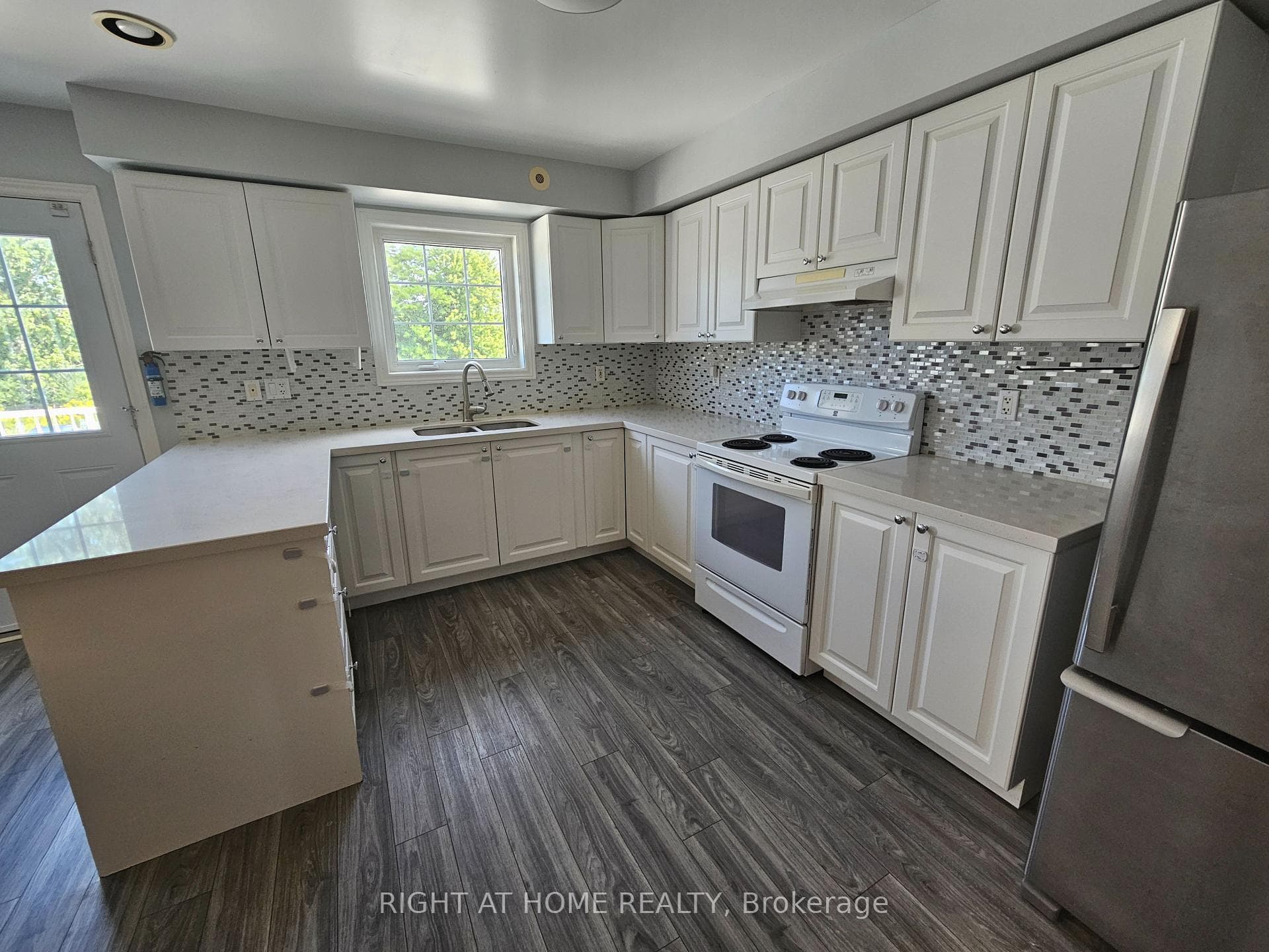 611 Liverpool Road photo 5