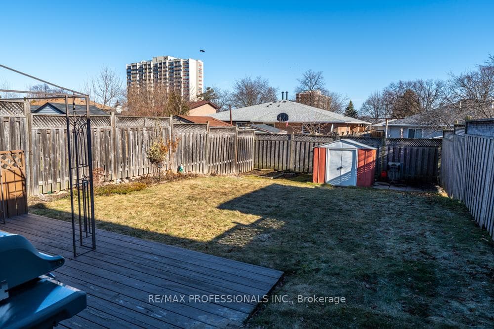 2416 Padstow Crescent photo 30