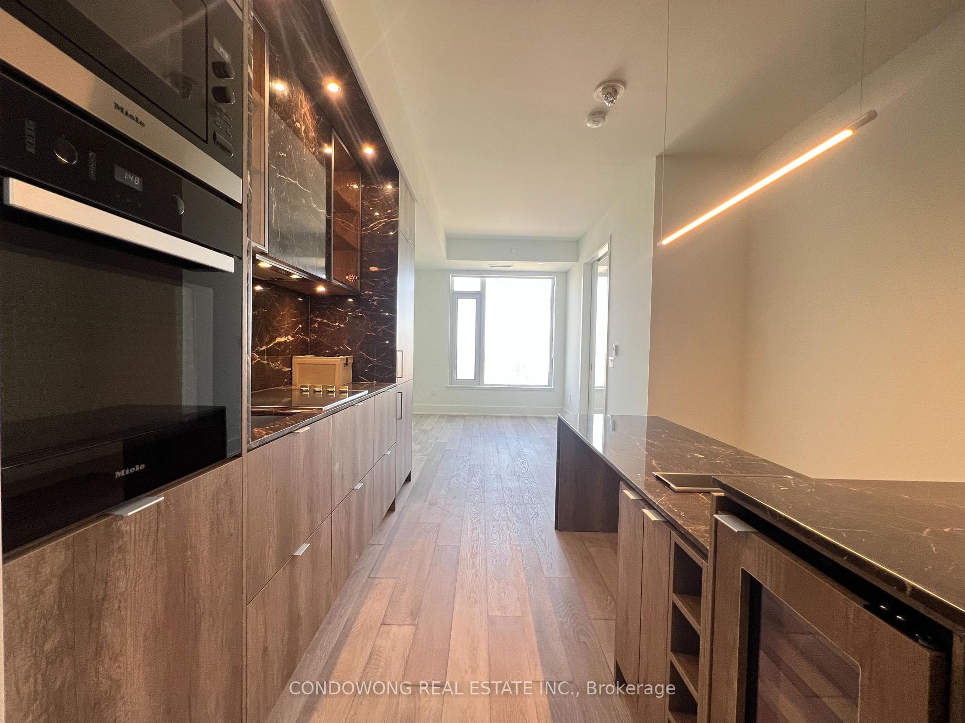 11 Yorkville Avenue Unit 4203 photo 1