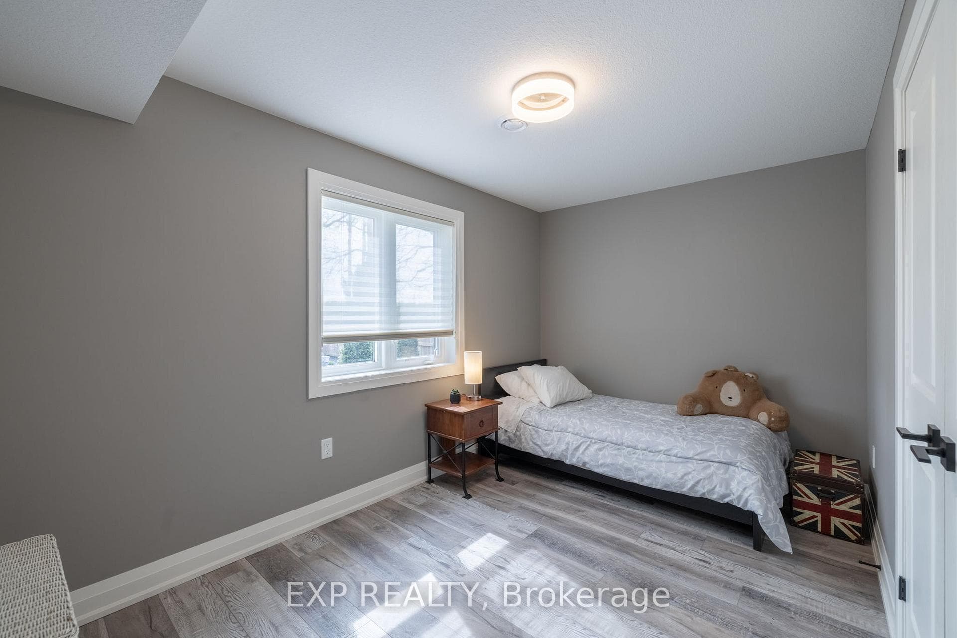 70 Kemp Crescent photo 24