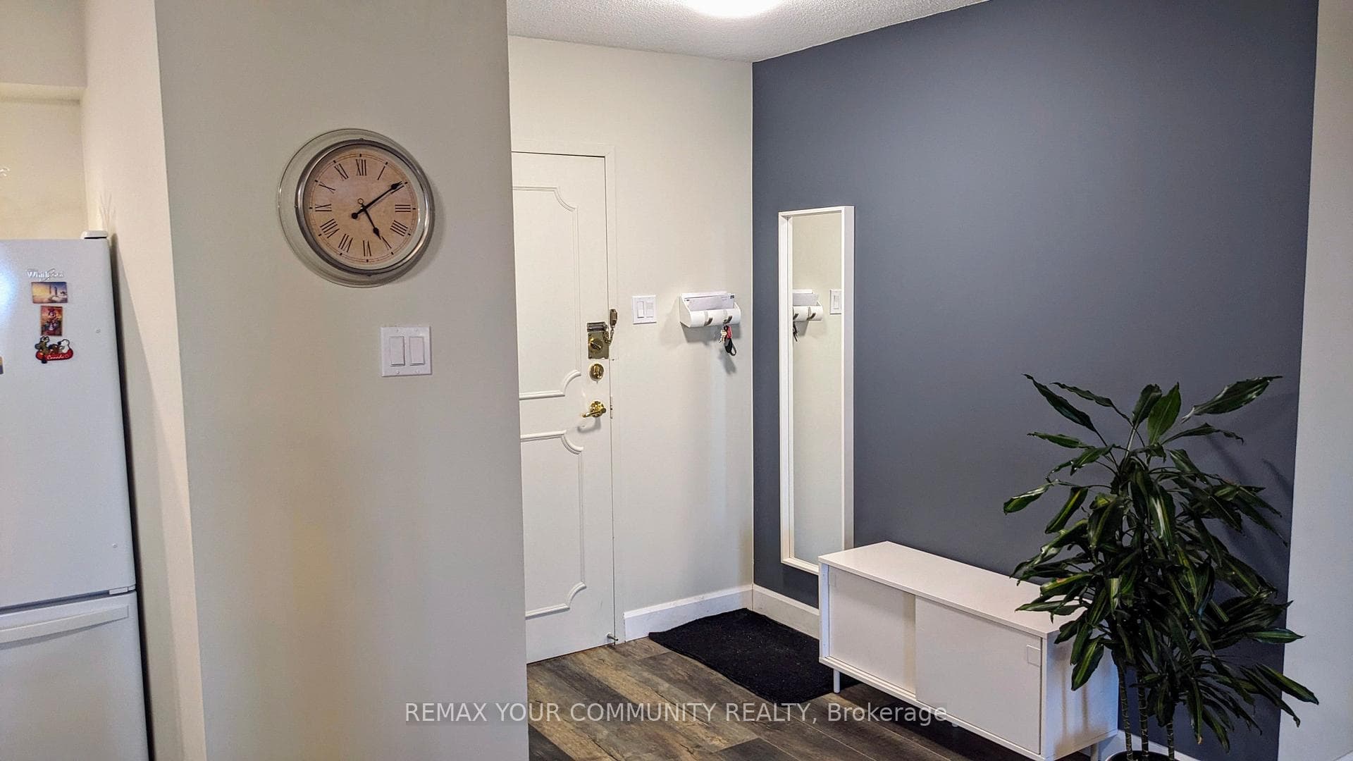 8111 Yonge Street Unit 901 photo 6