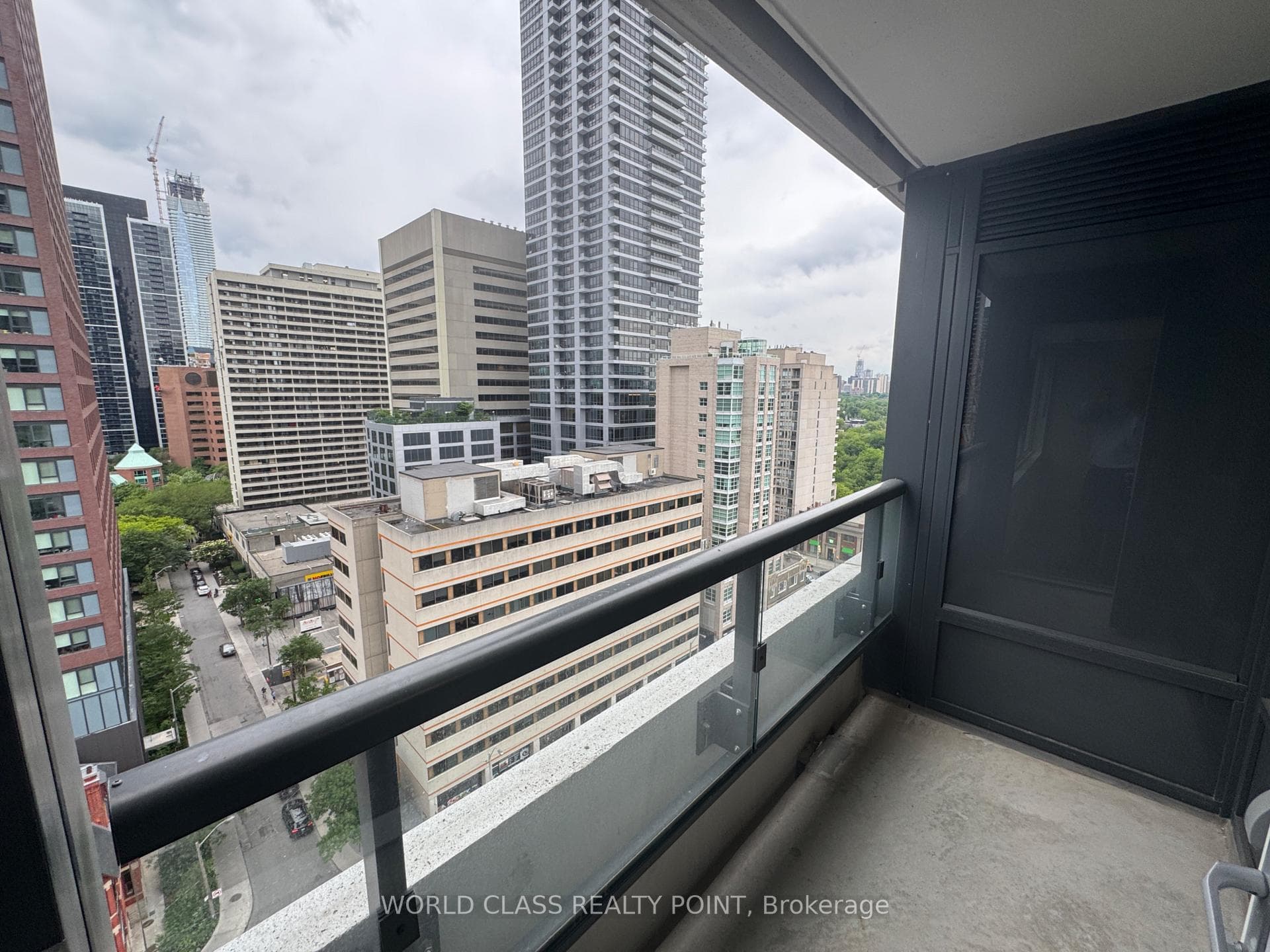 609 Sherbourne Street Unit 1503 photo 8