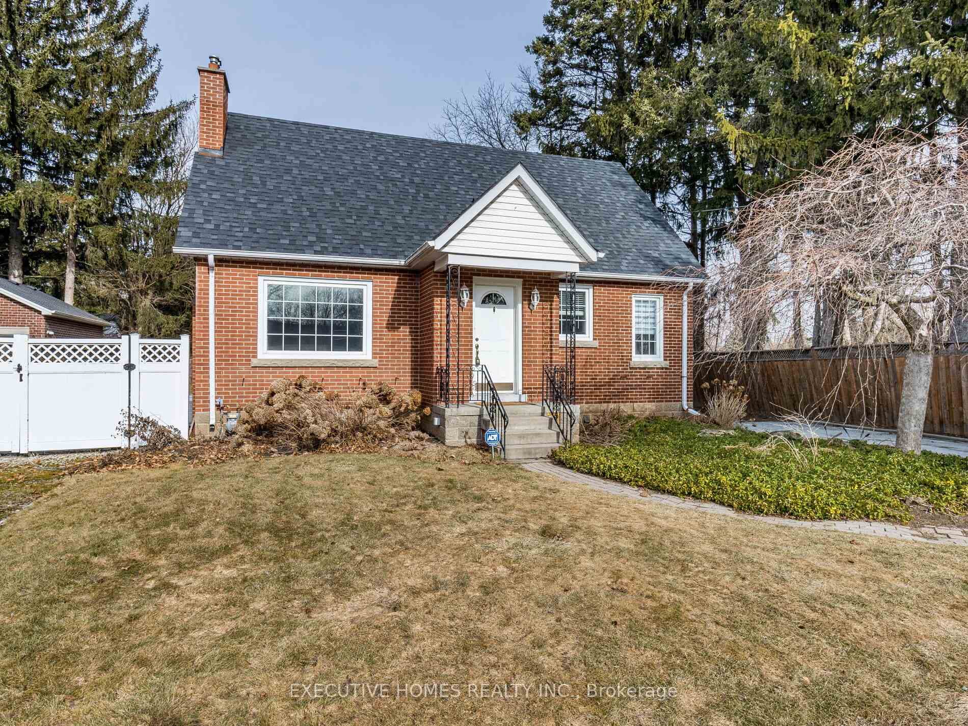 699 Cedar Avenue photo 3