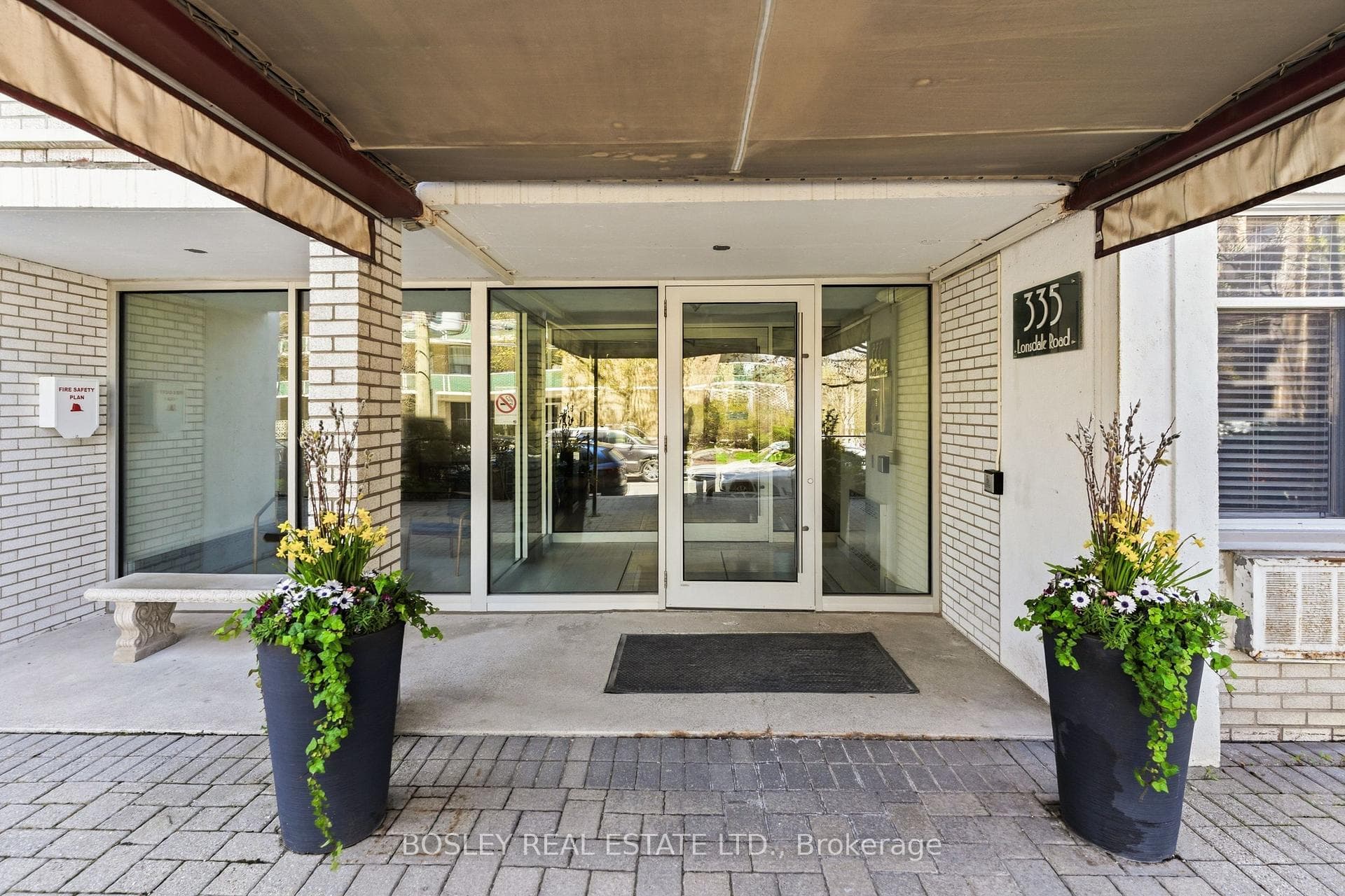 335 Lonsdale Road Unit 210 photo 31