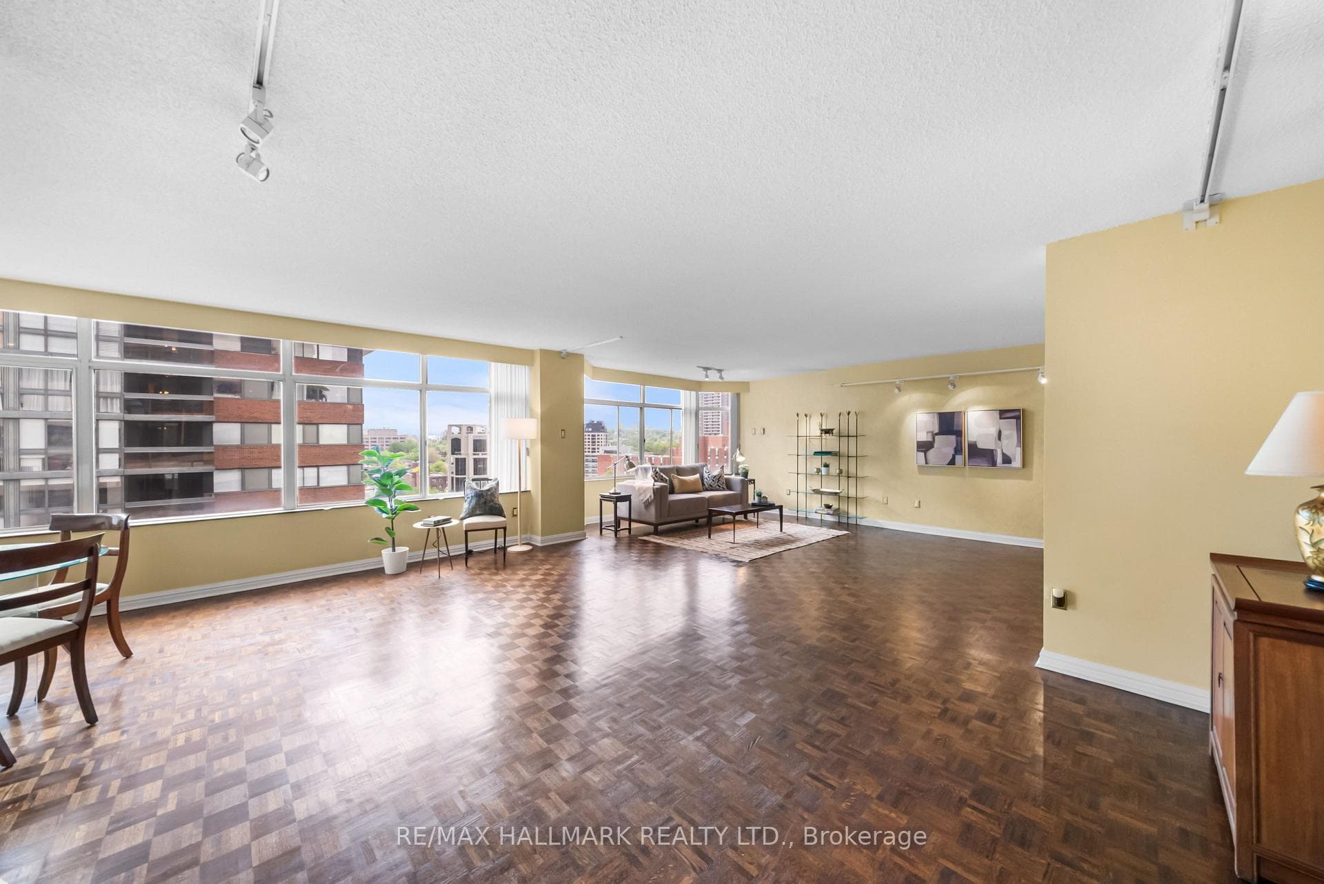 900 Yonge Street Unit 1101 photo 2