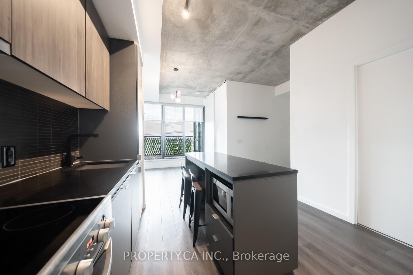 7 Smith Crescent Unit 212 photo 7