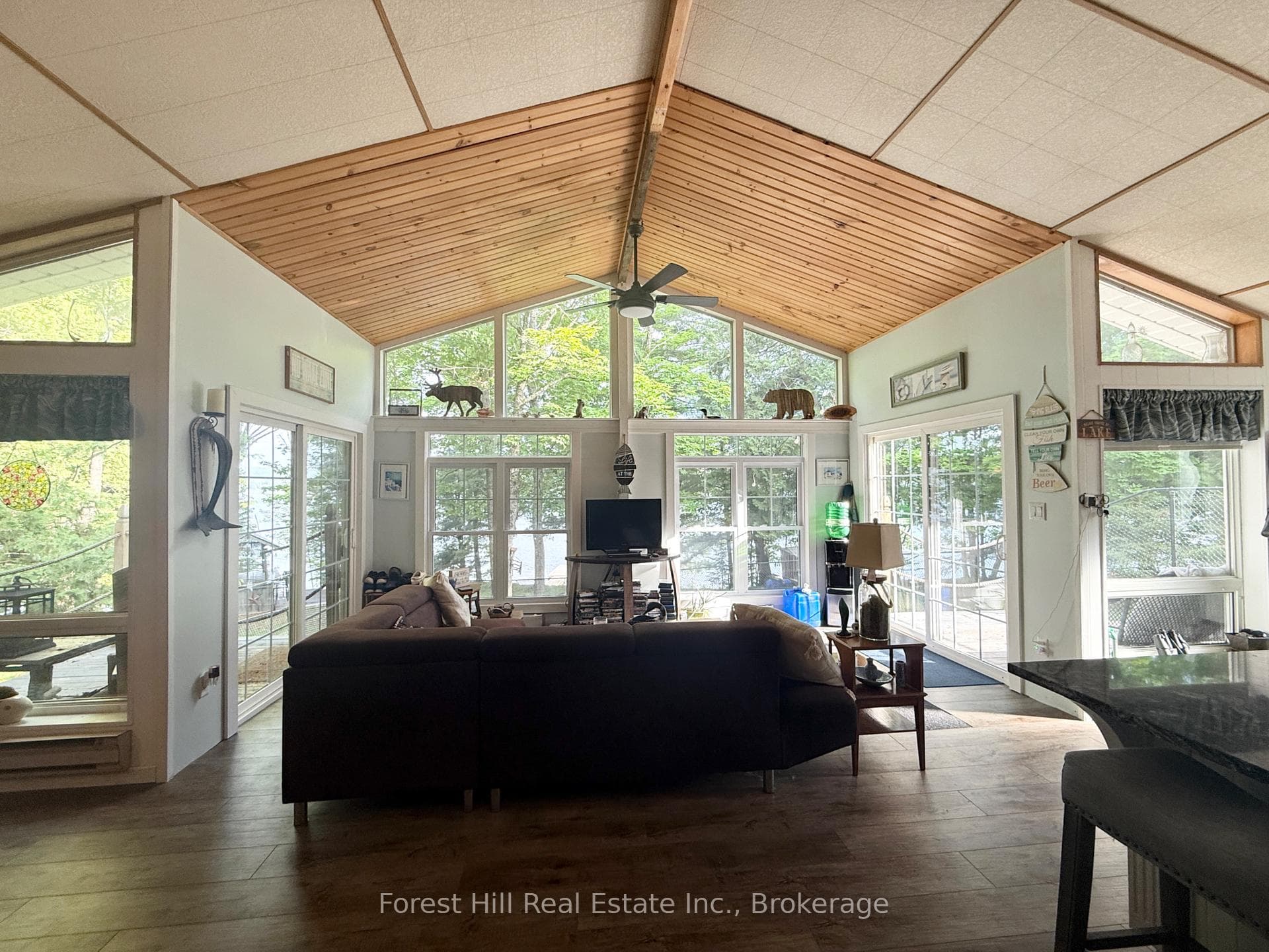 935 Limberlost Road photo 25