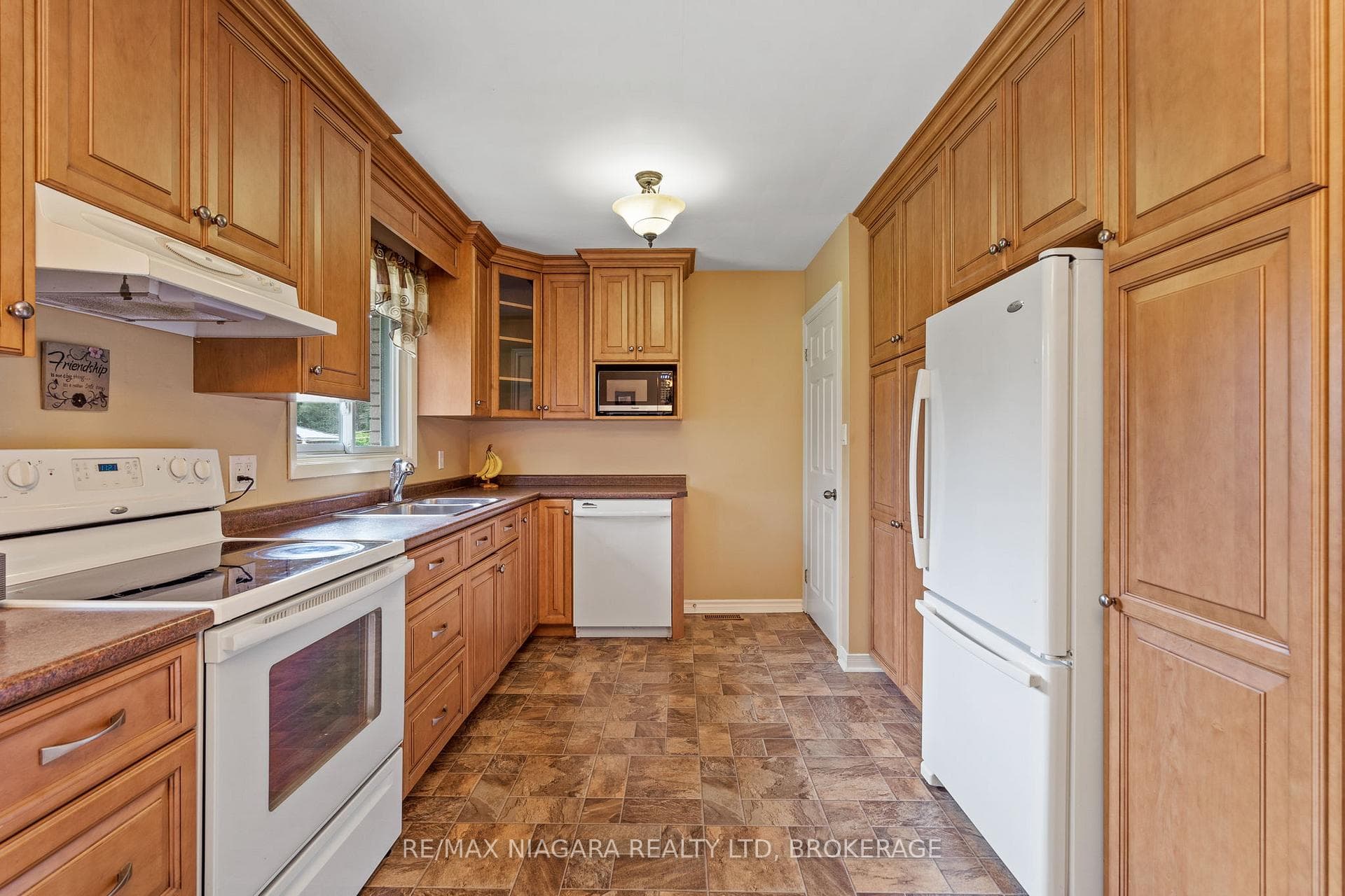 696 Clare Avenue photo 8
