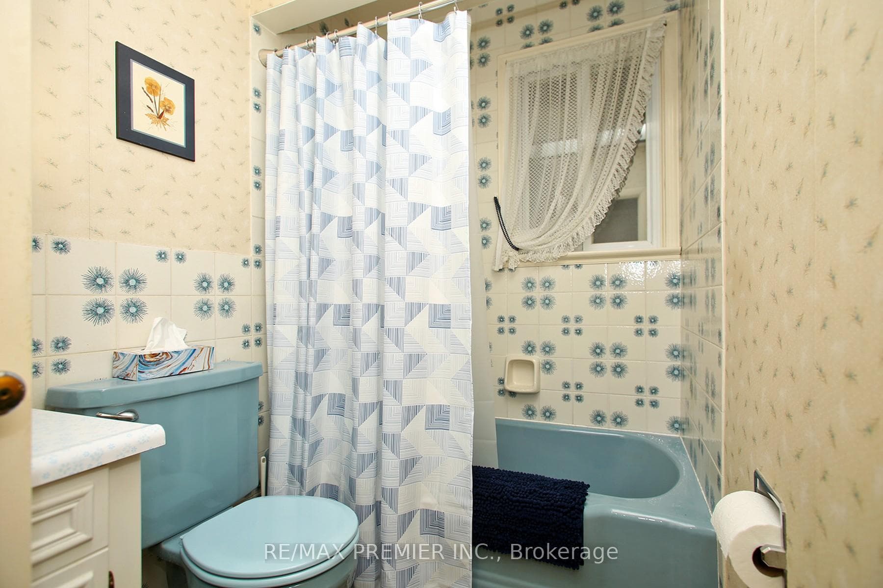 32 Kootenay Crescent photo 16