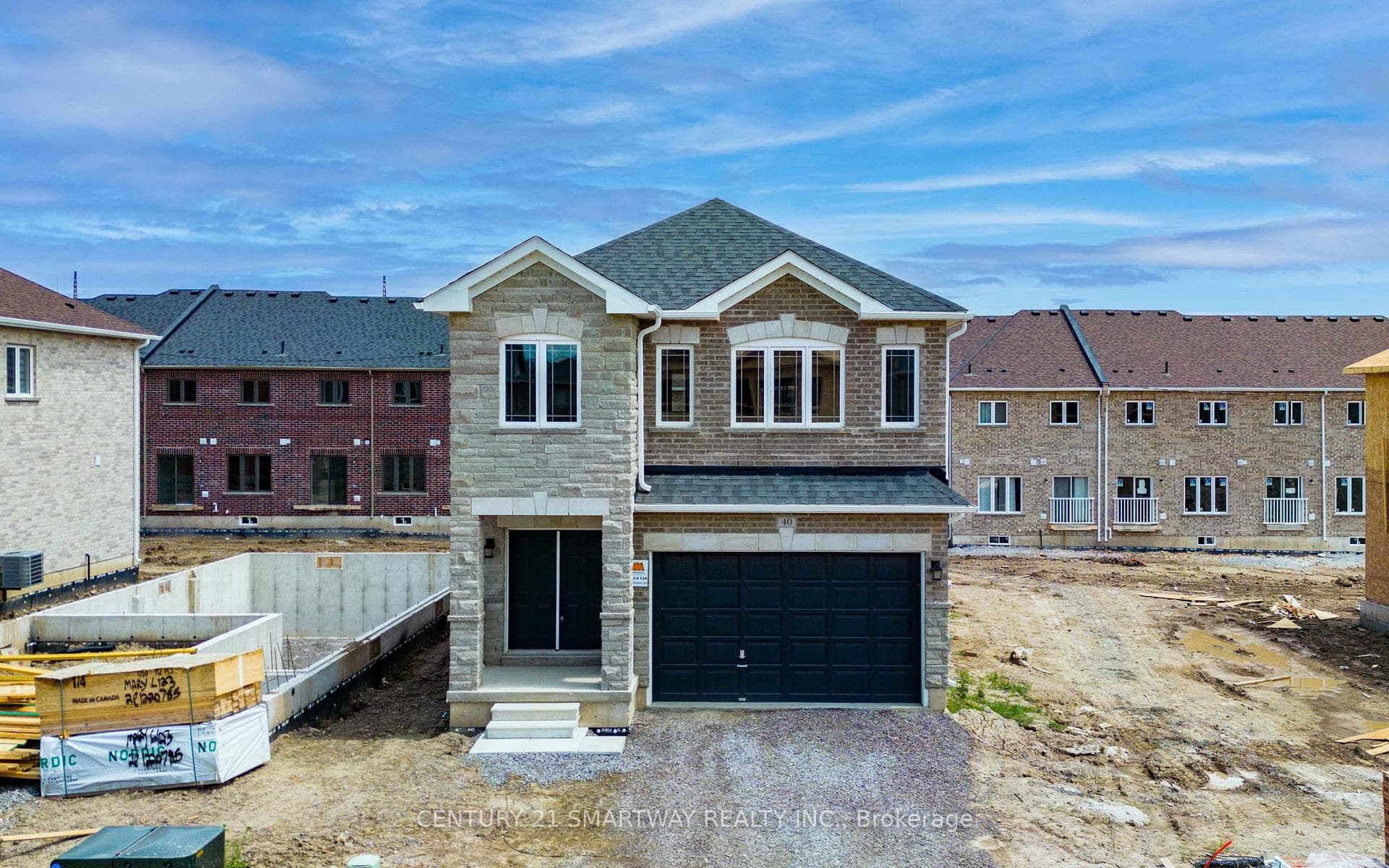 40 HUNTSWORTH Avenue photo 2
