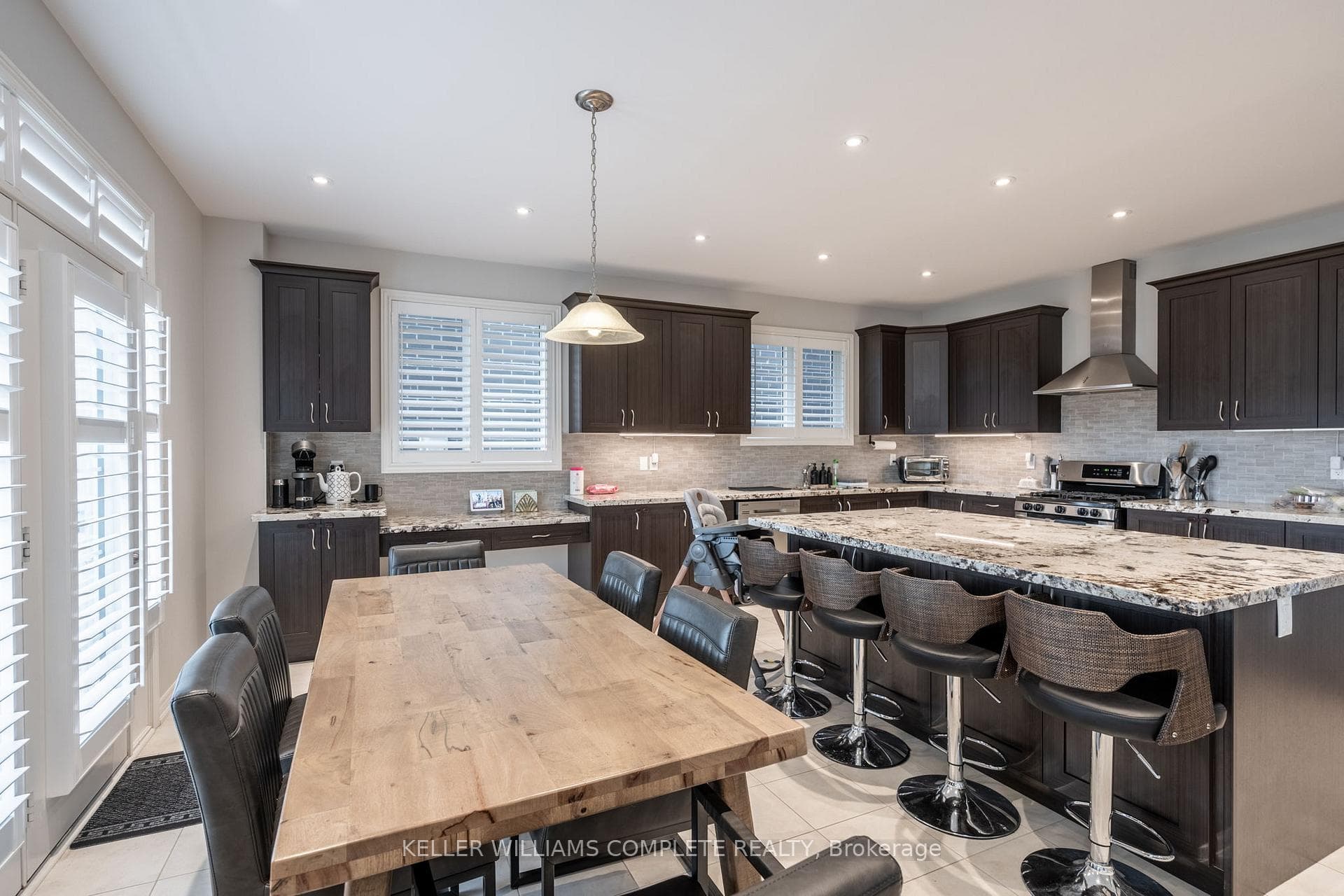 10 Robertson Road photo 14