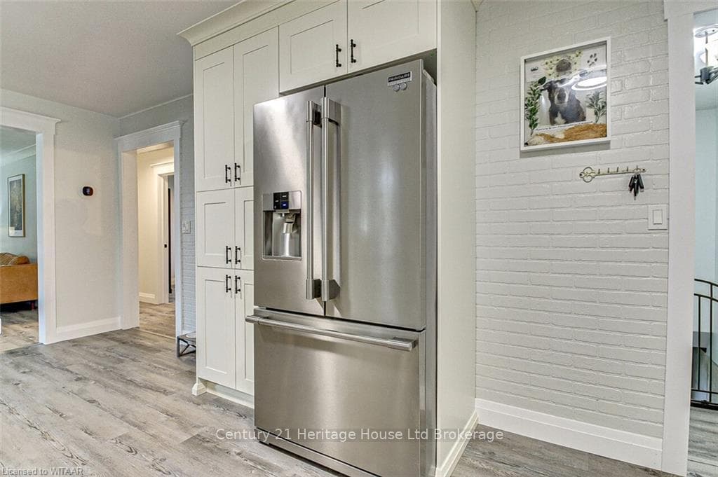 18 PEGGY Avenue photo 7