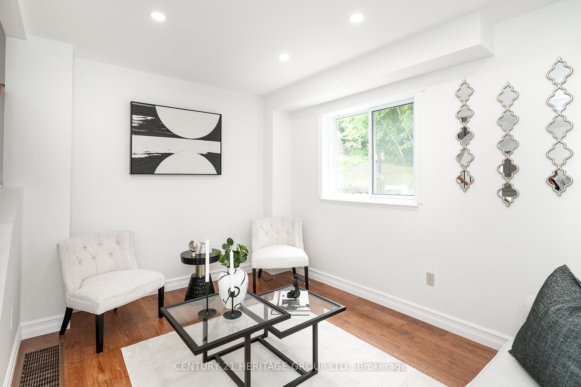 600 Gibney Crescent photo 8