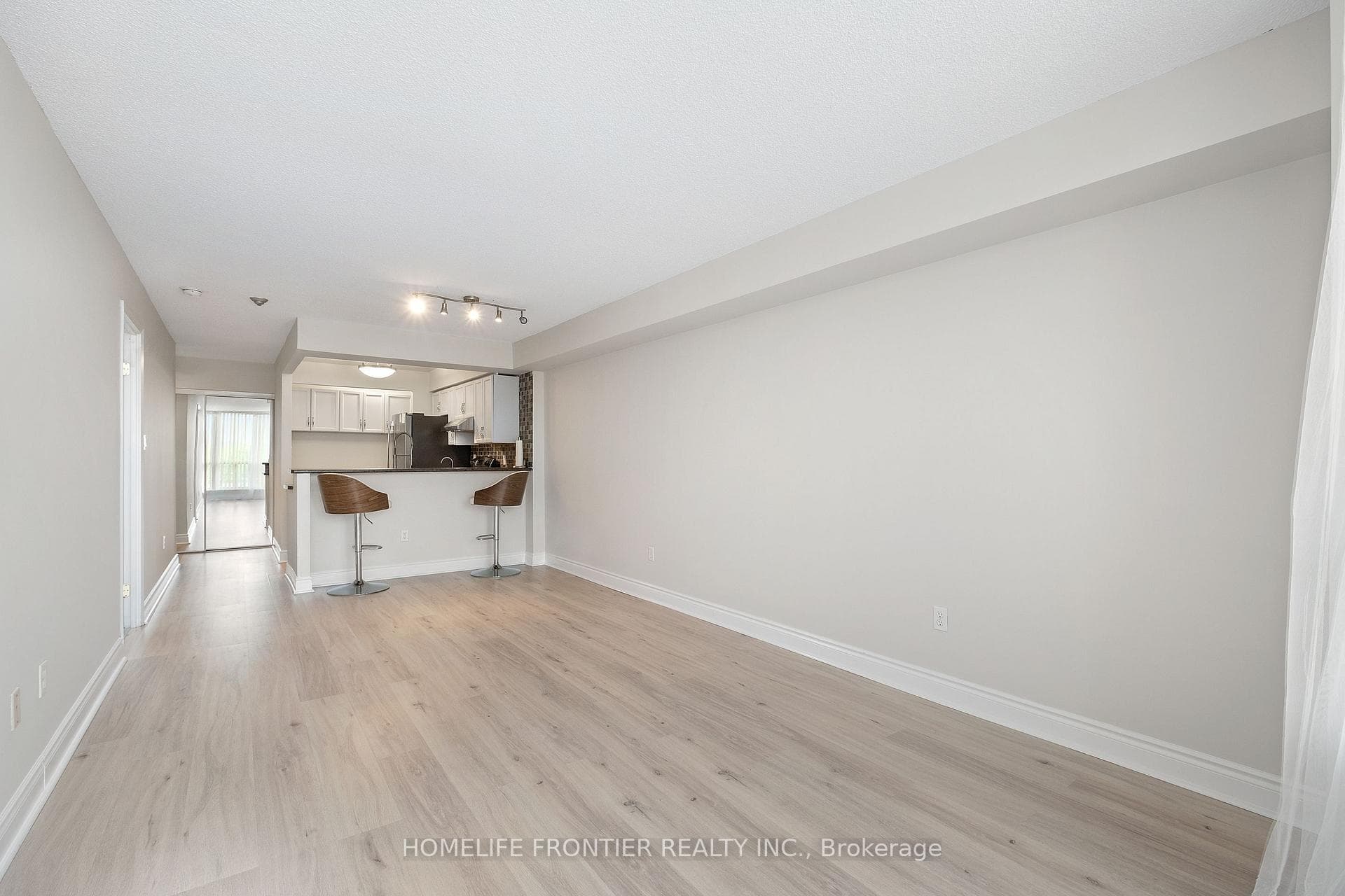 309 Major Mackenzie Drive Unit 601 photo 7