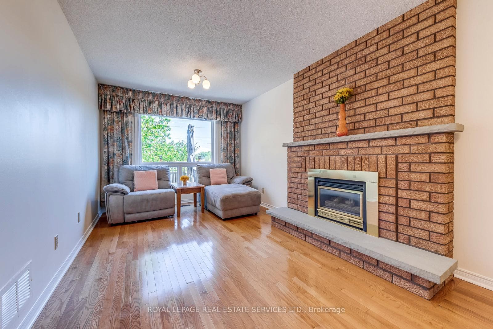 4370 Goldenrod Crescent photo 14