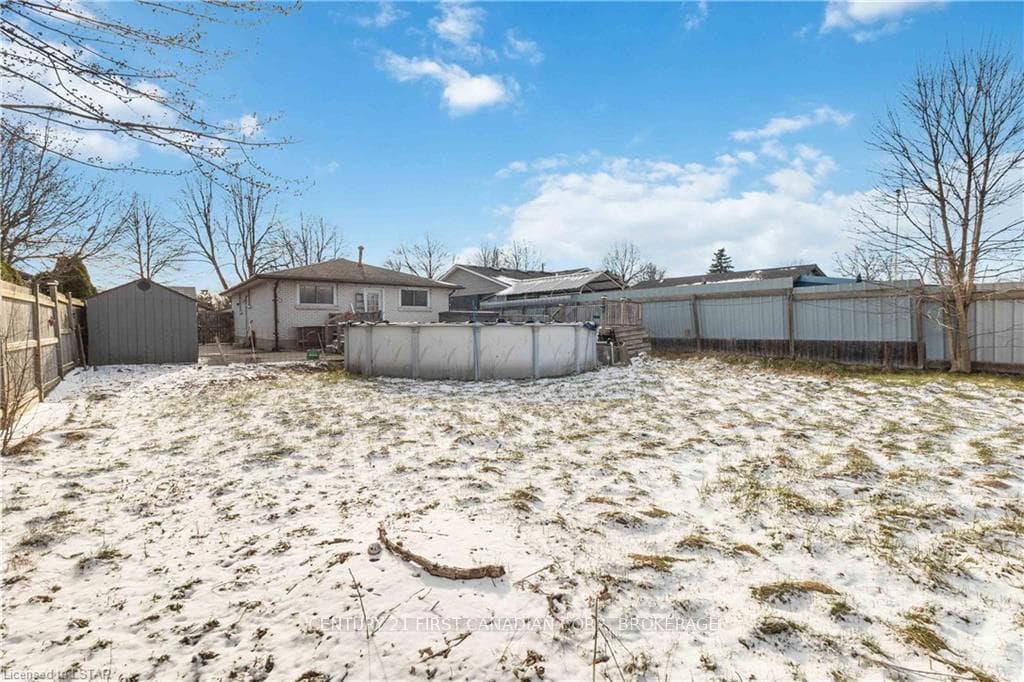 95 KINBURN Crescent photo 18
