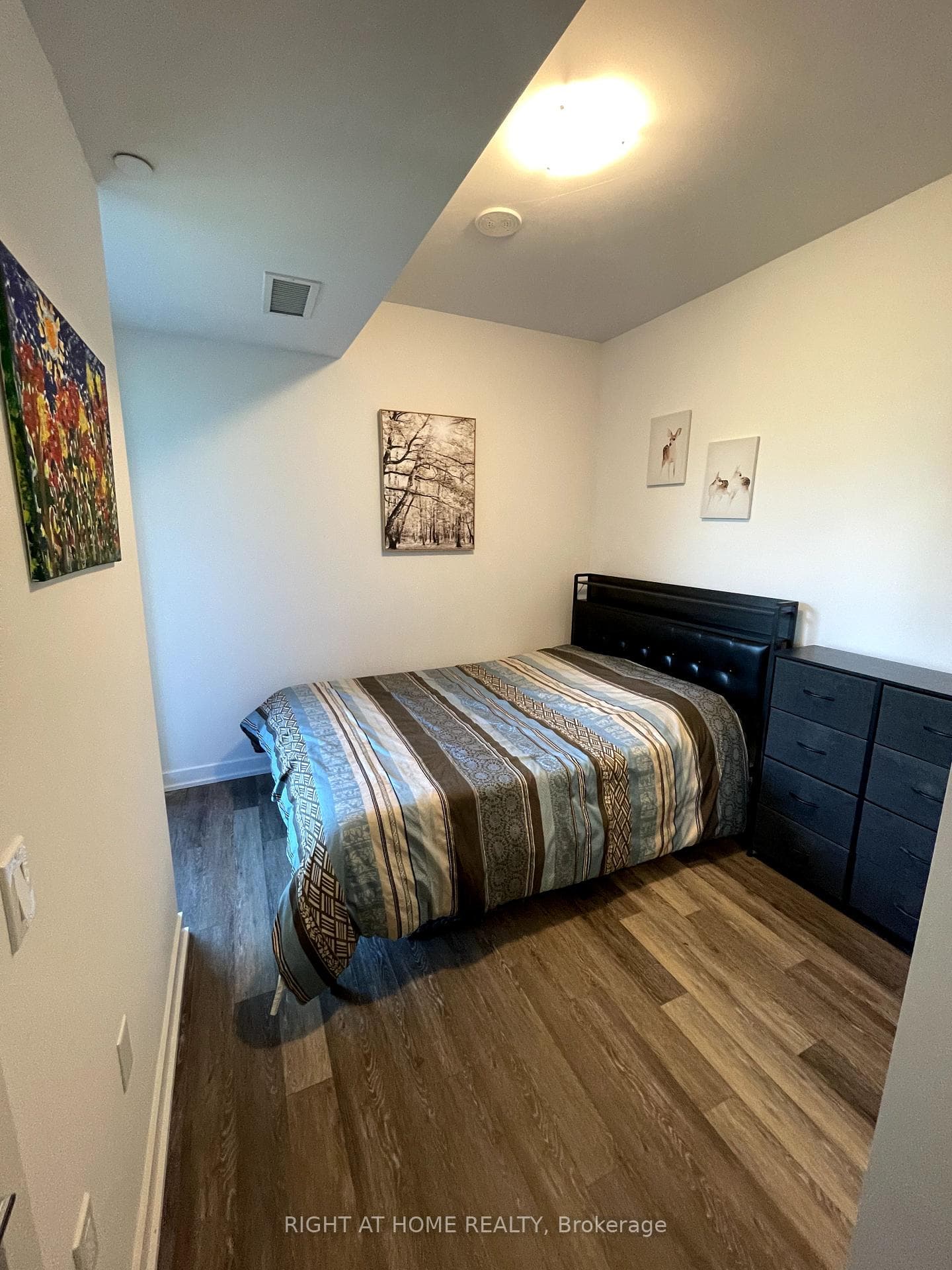 250 Lawrence Avenue Unit 426 photo 16