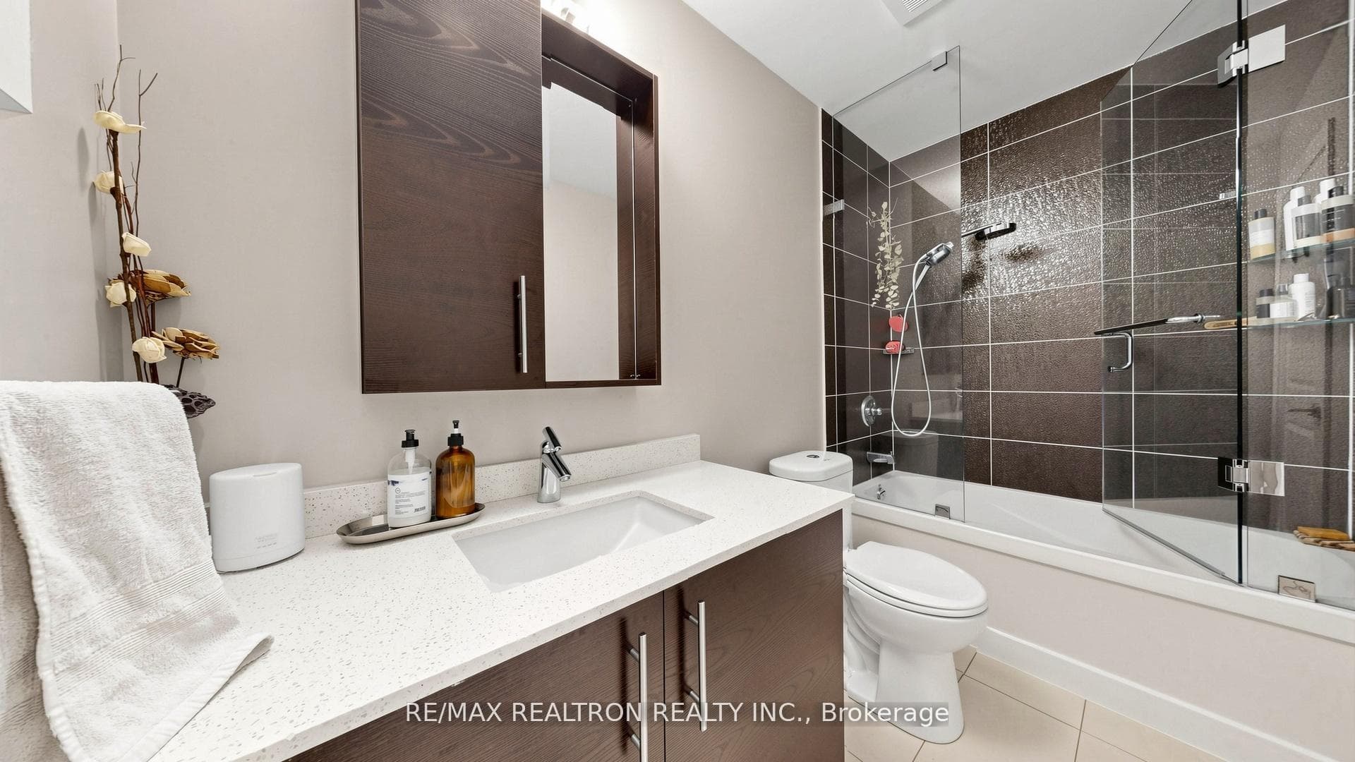 277 South Park Road Unit 203 photo 26