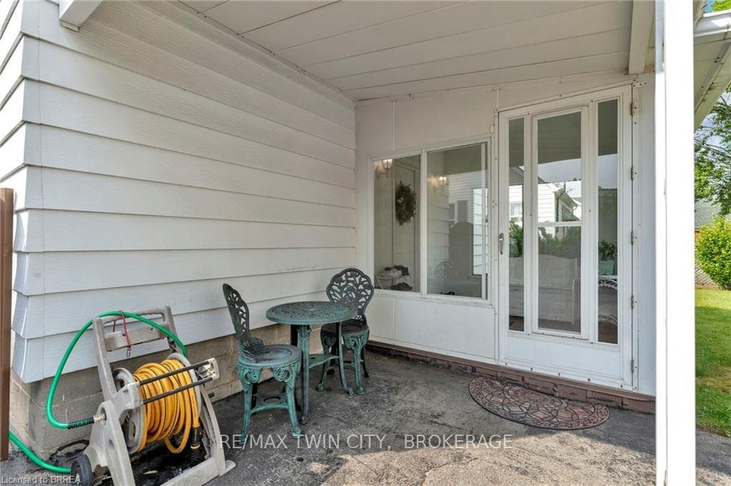 27 EVELYN Street photo 27