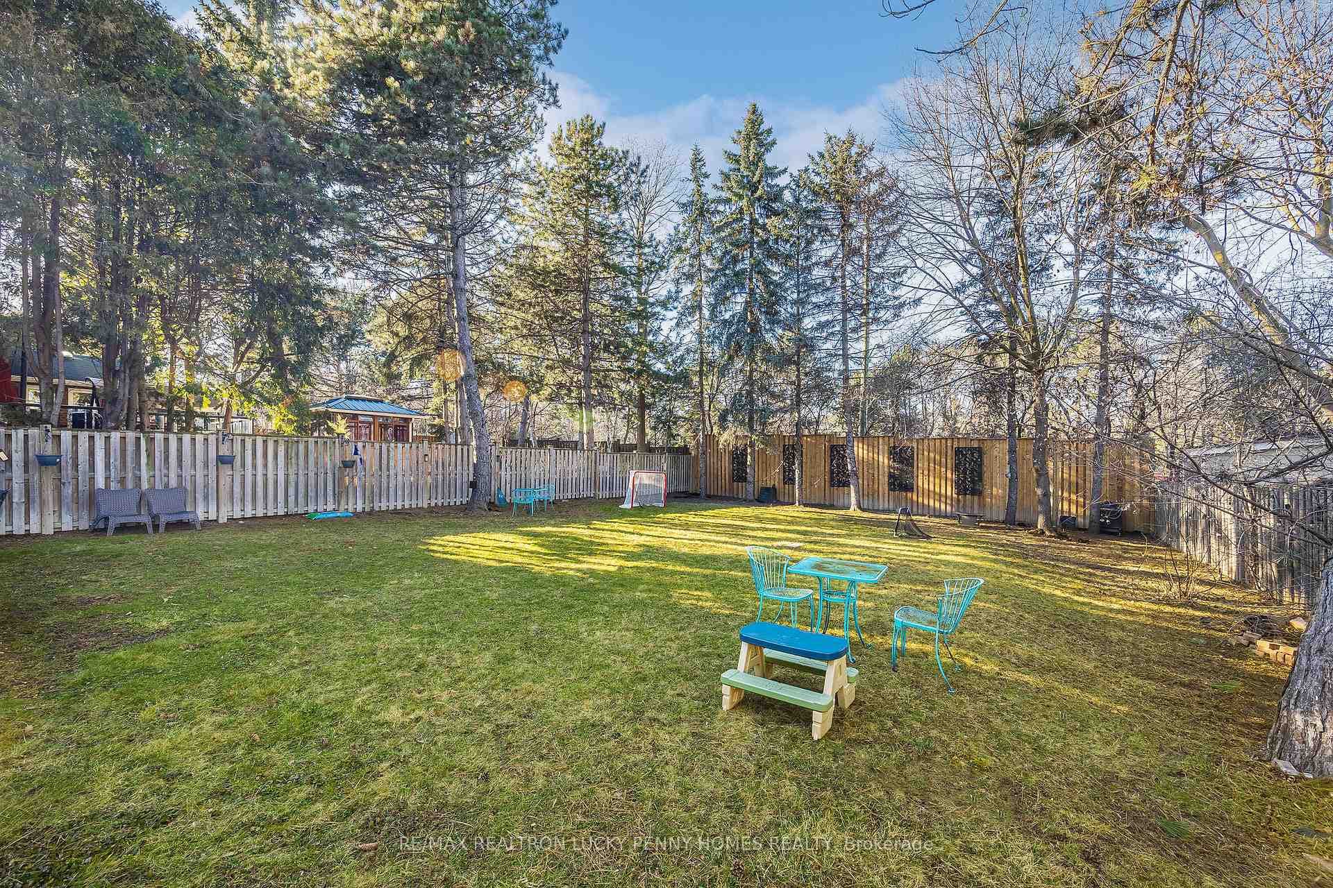 12 Briarwood Road photo 32