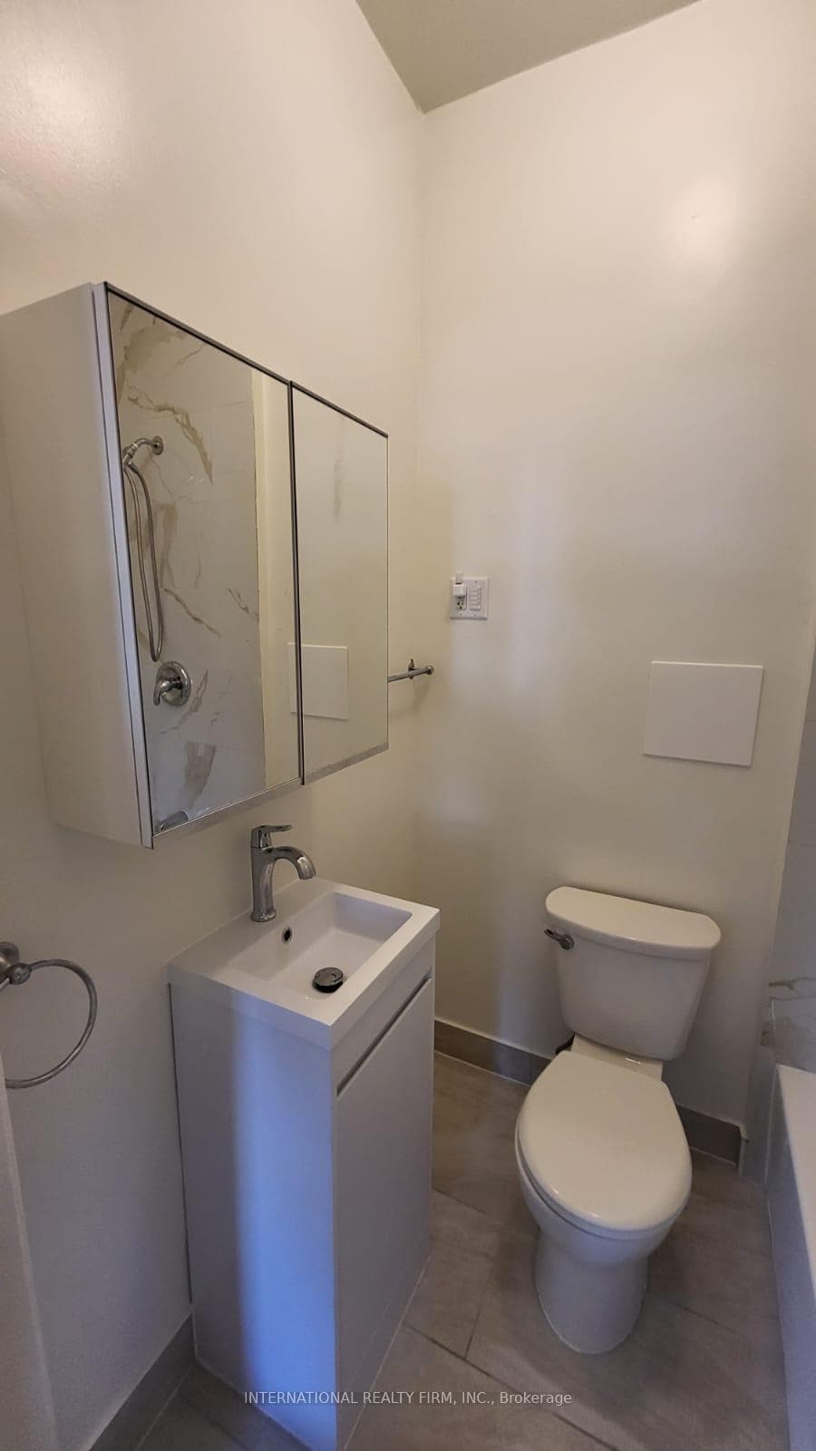 7 Thomas Street Unit 2 photo 3
