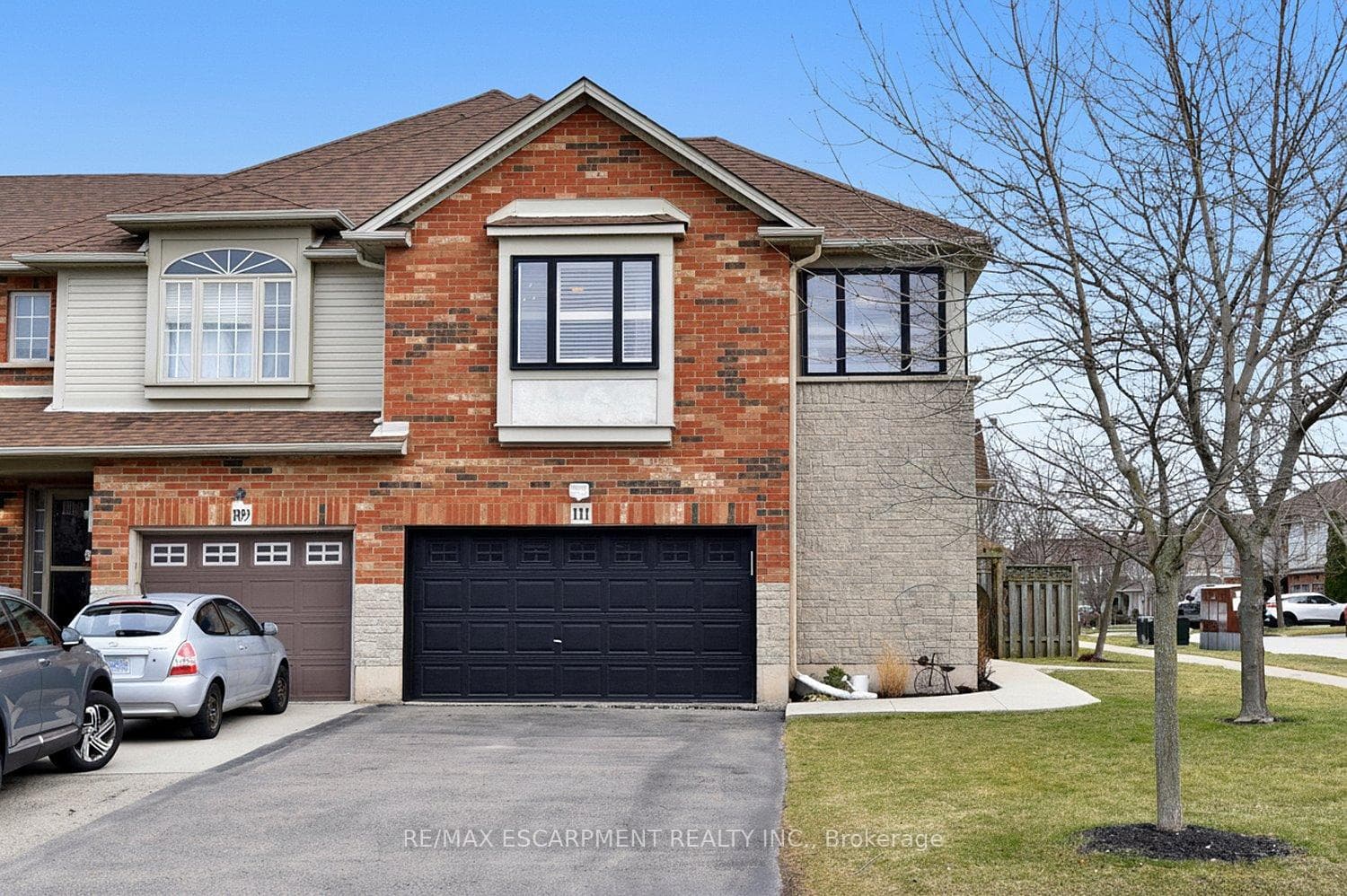 111 Magnolia Crescent photo 1