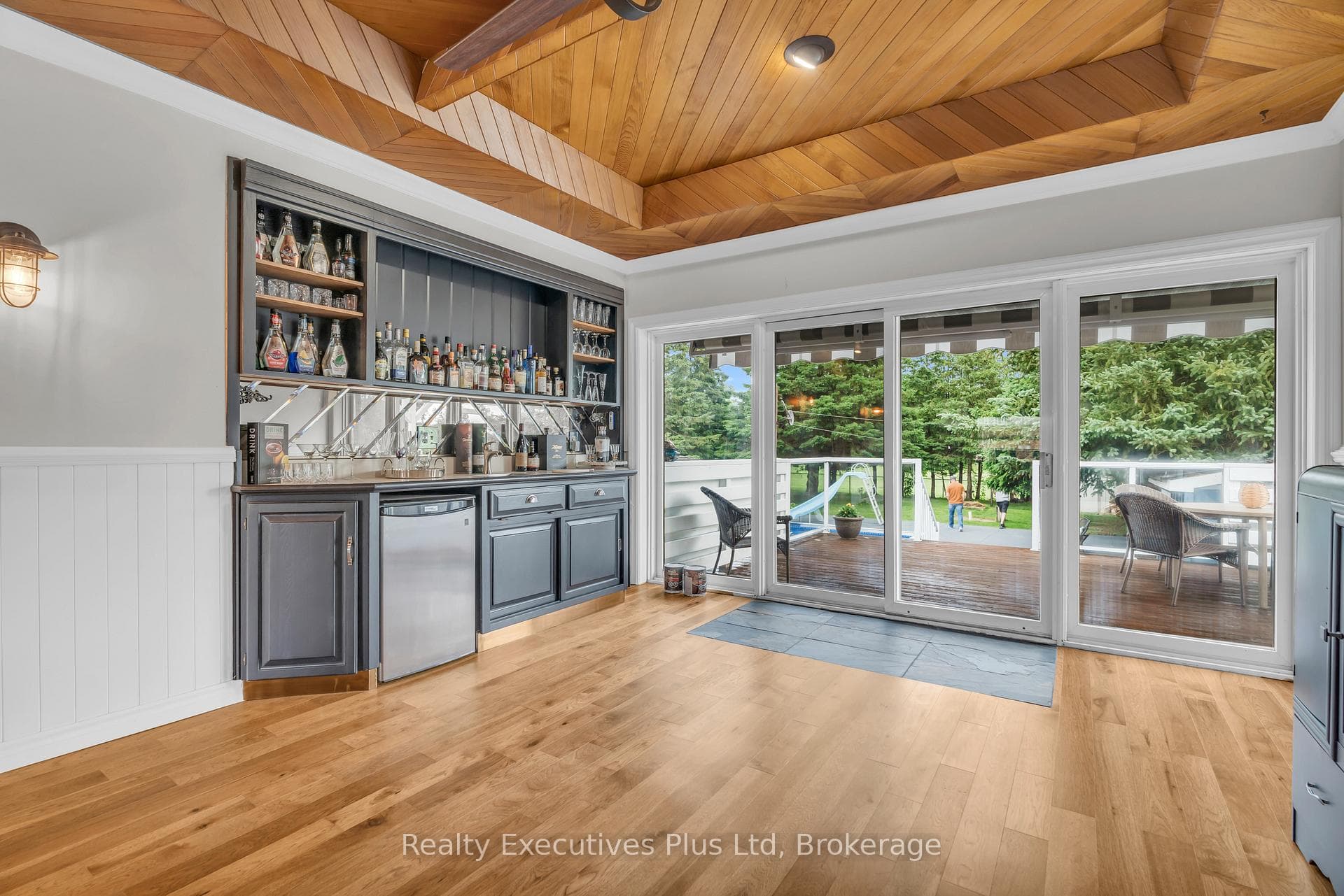 135 Cityview Drive photo 13
