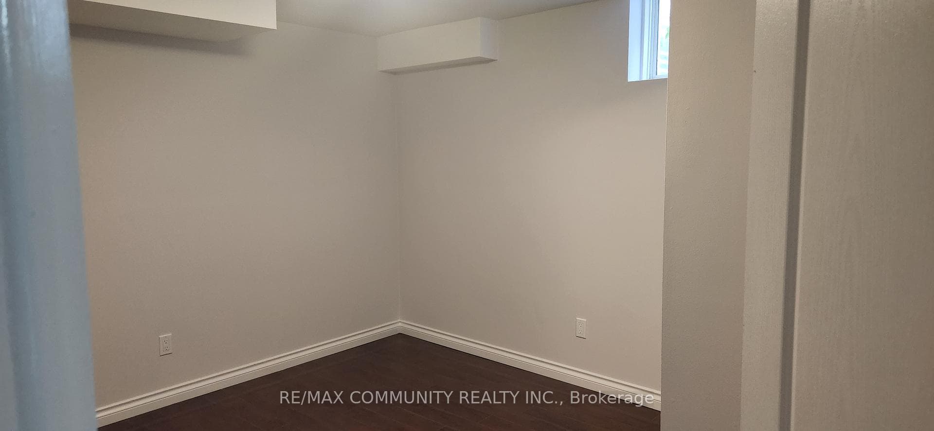 24 Sandham Crescent Unit #Basement photo 8