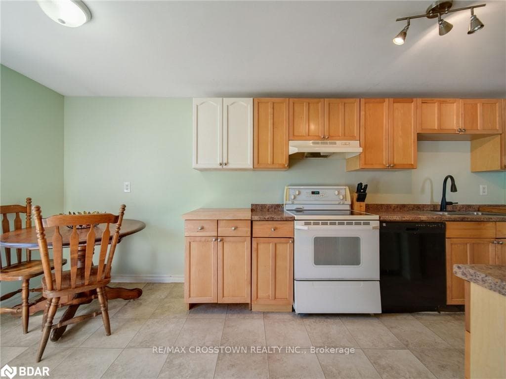 228 Letitia Street photo 4