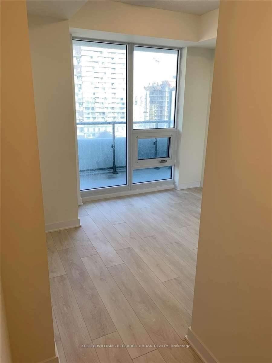2221 Yonge Street Unit 3910 photo 8