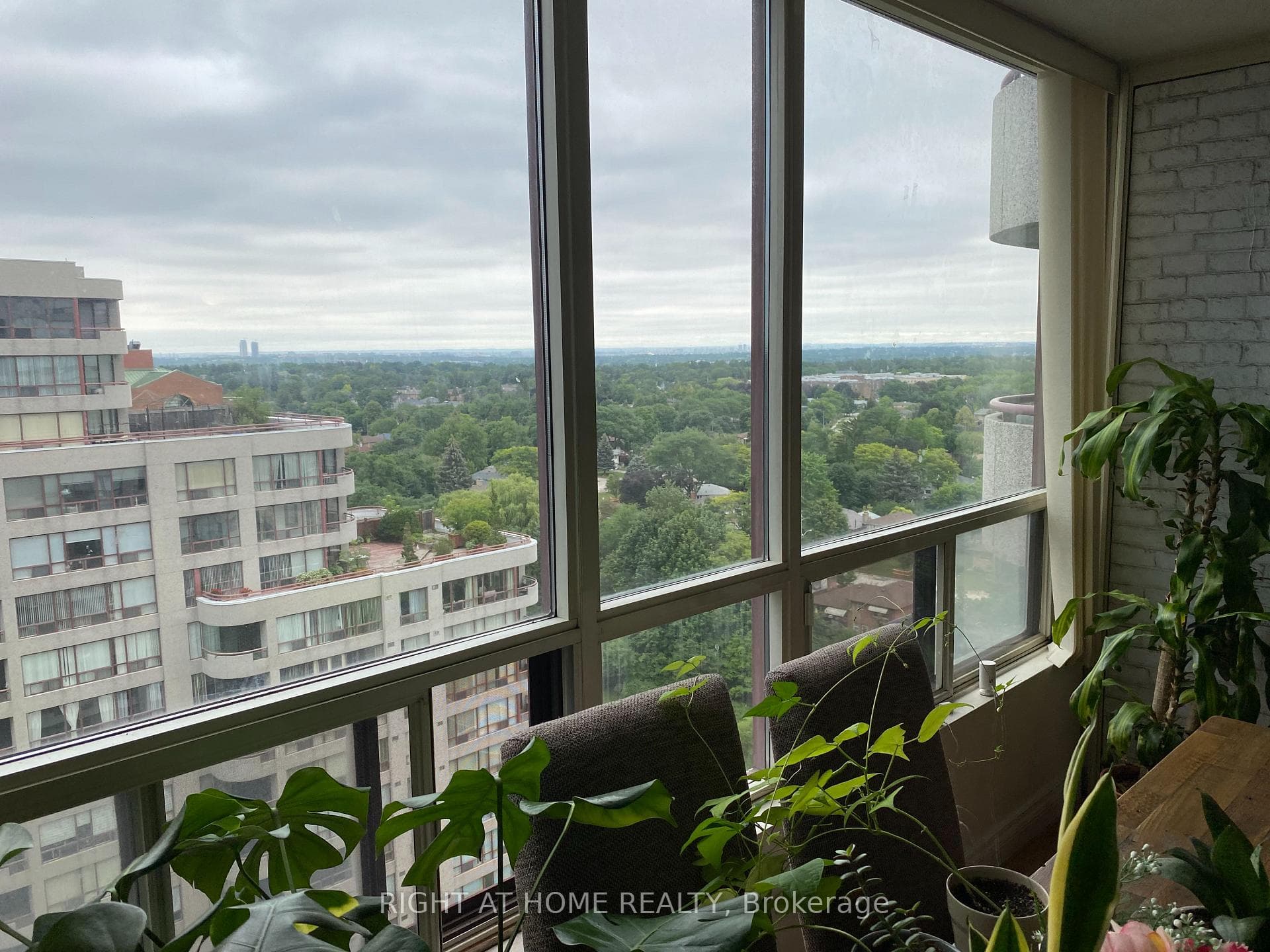 5765 Yonge Street Unit 1504 photo 4