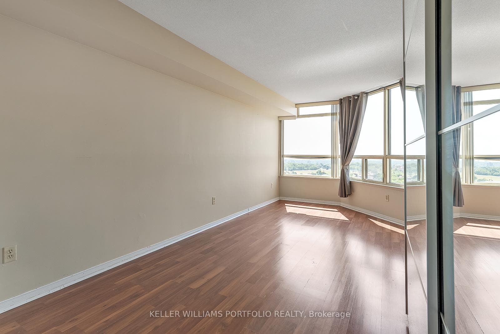 400 Webb Drive Unit 1402 photo 23