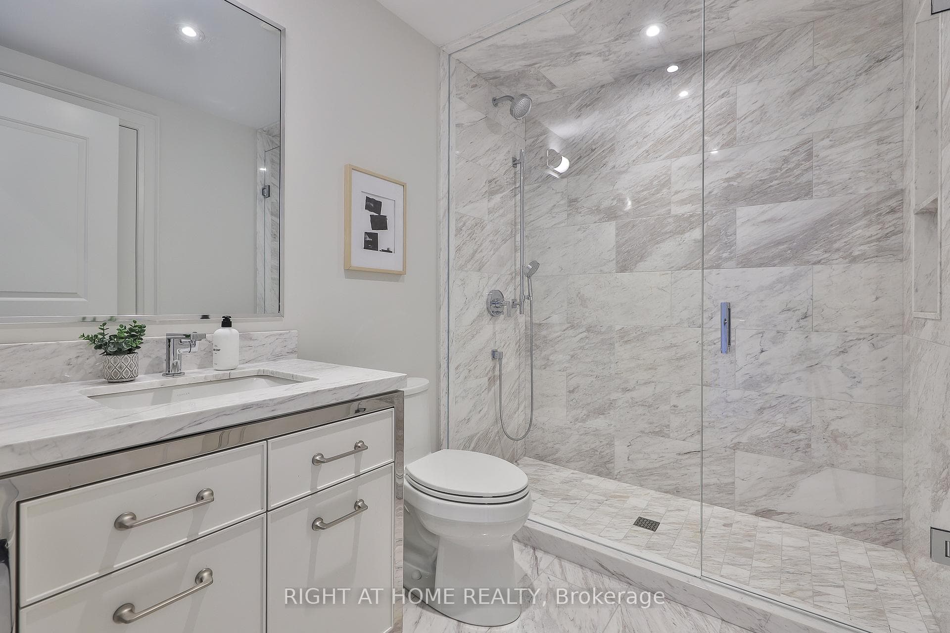 363 Avenue Road photo 29