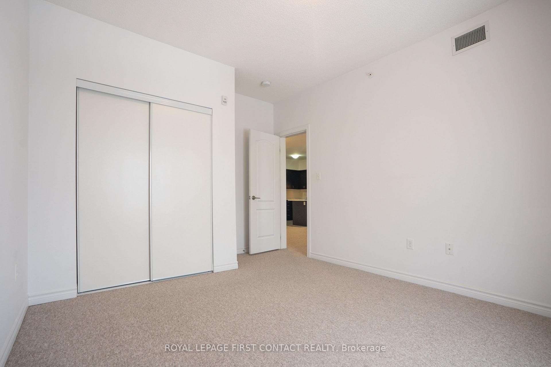 720 YONGE Street Unit 311 photo 6