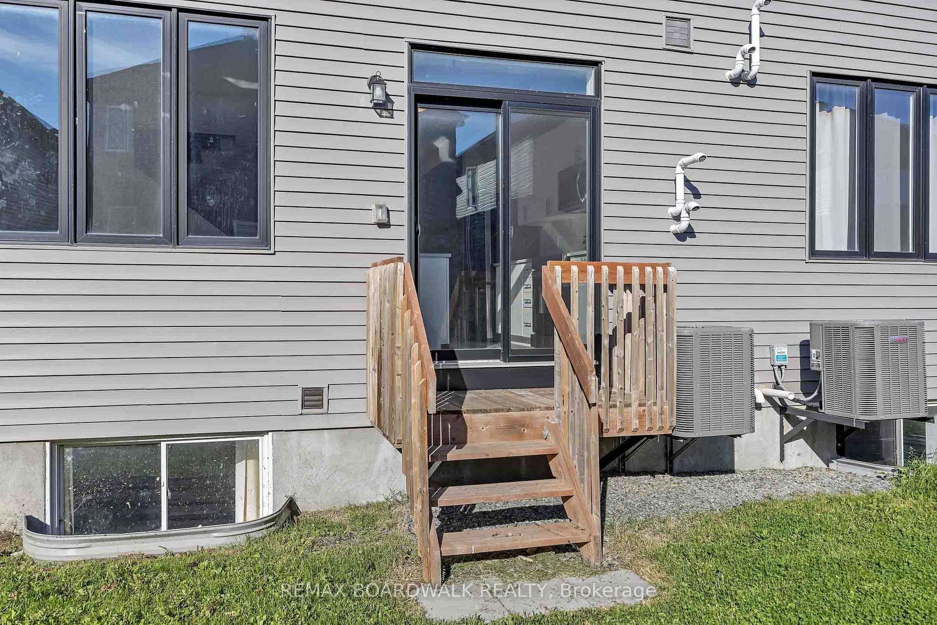 2063 Caltra Crescent photo 36