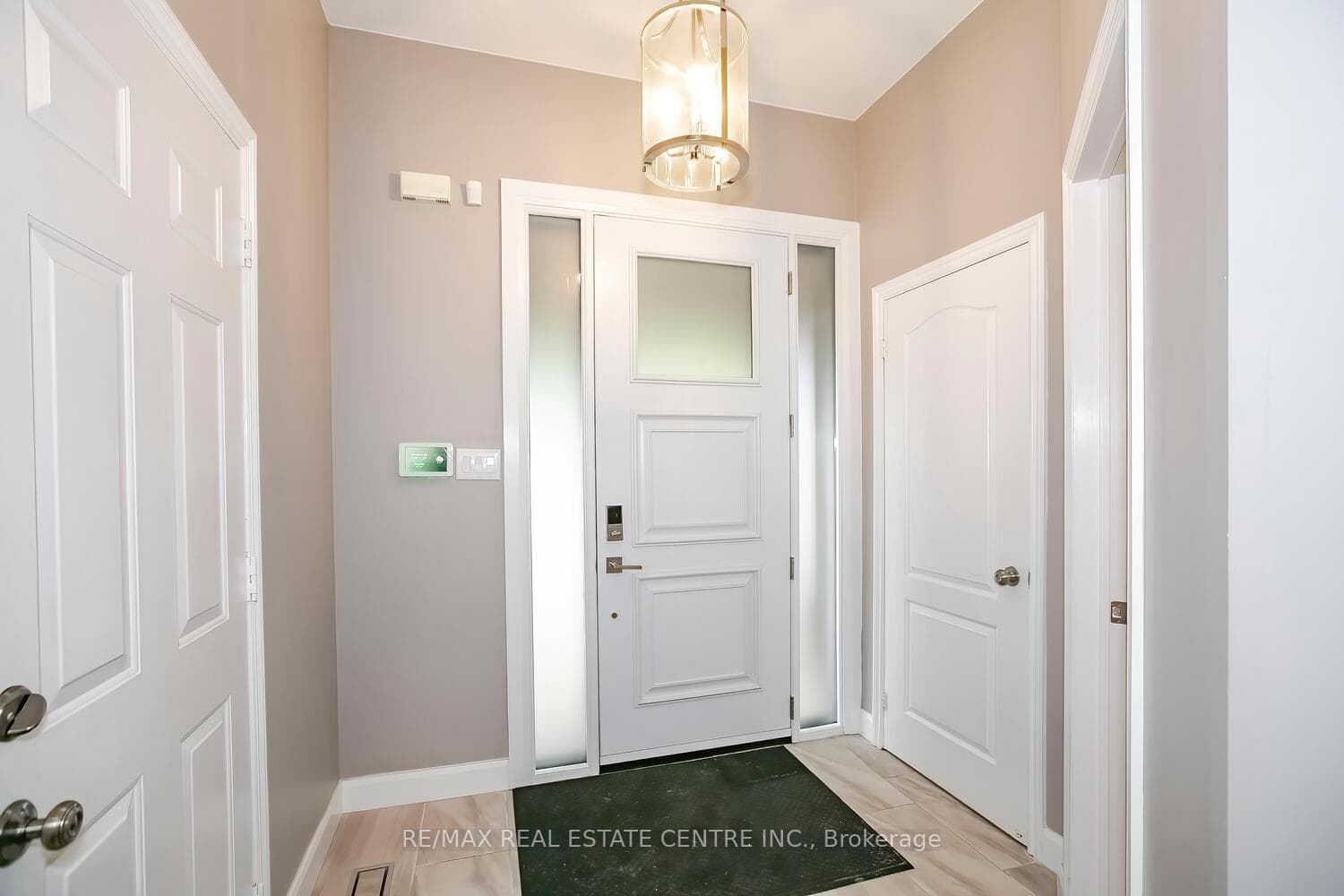 4 Mccrimmon Drive photo 2
