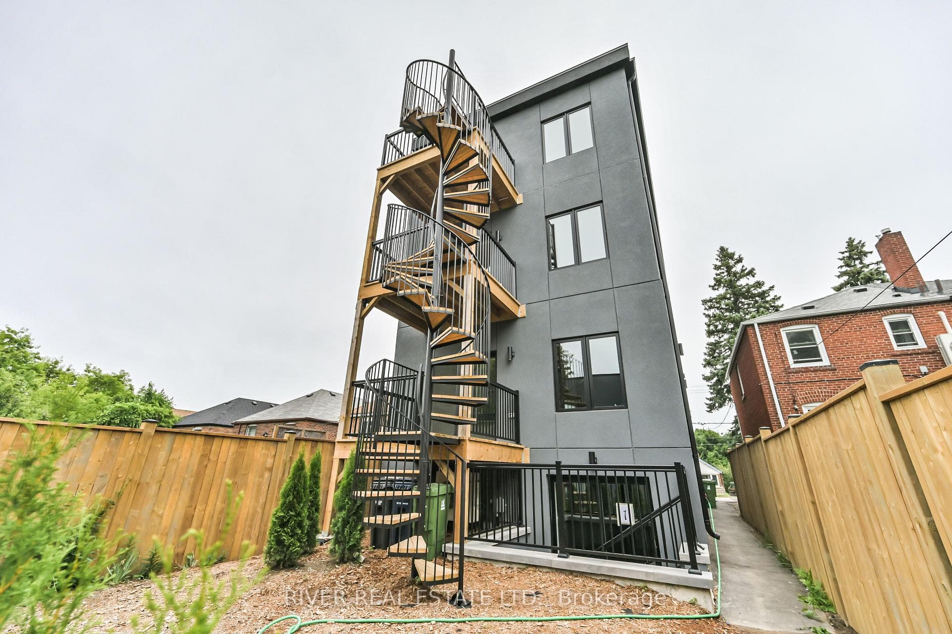 2420 Gerrard Street Unit 1 photo 24