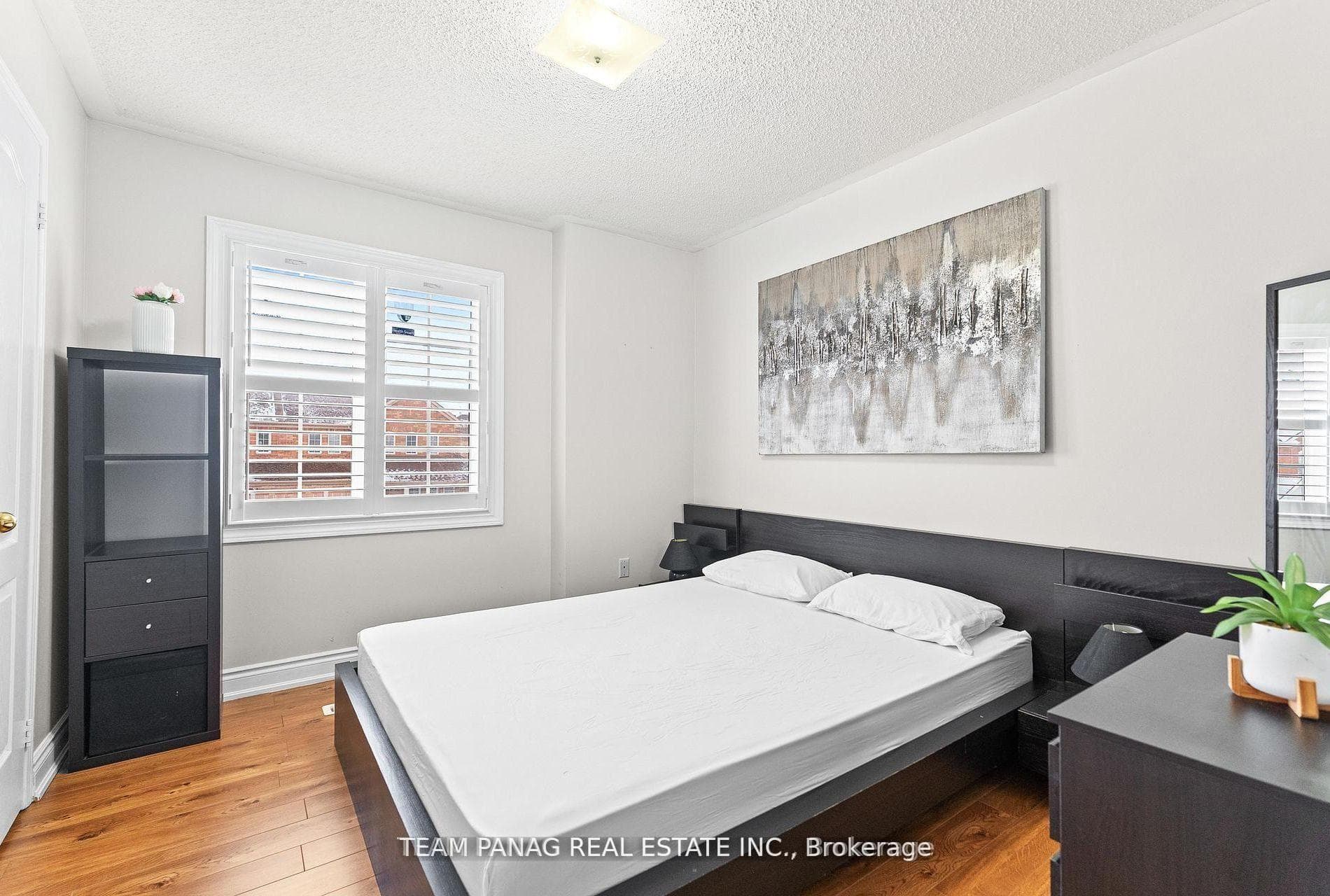 16 Saintsbury Crescent photo 17