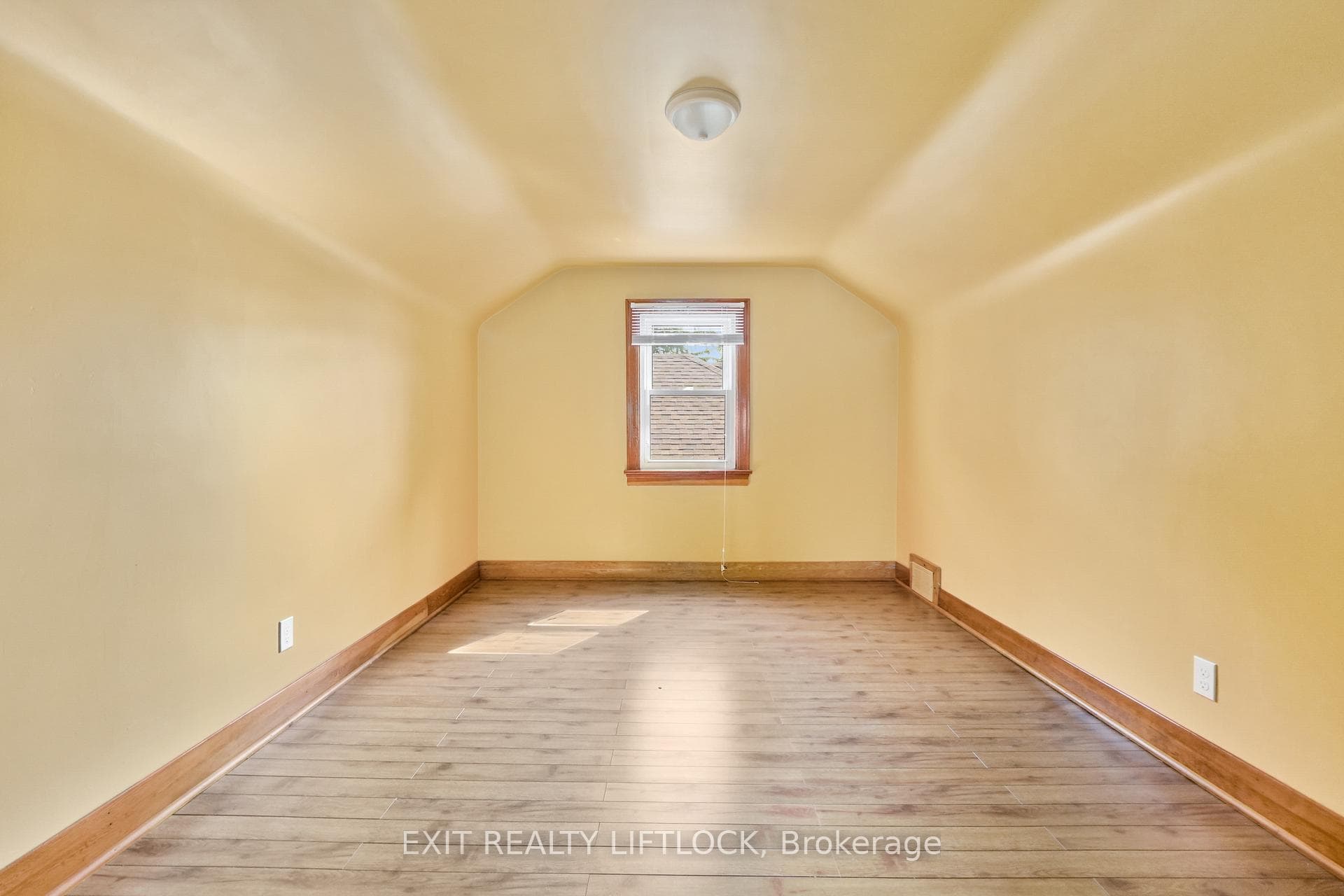 548 King George Street photo 21