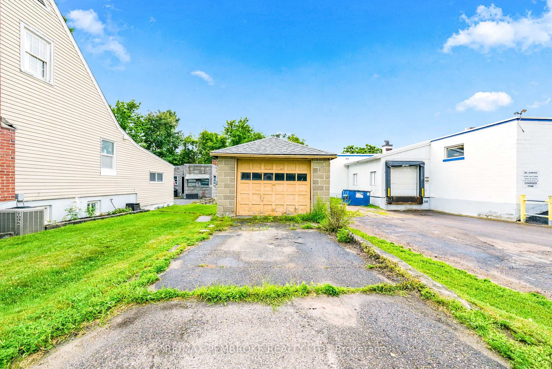 739 Front Street photo 40