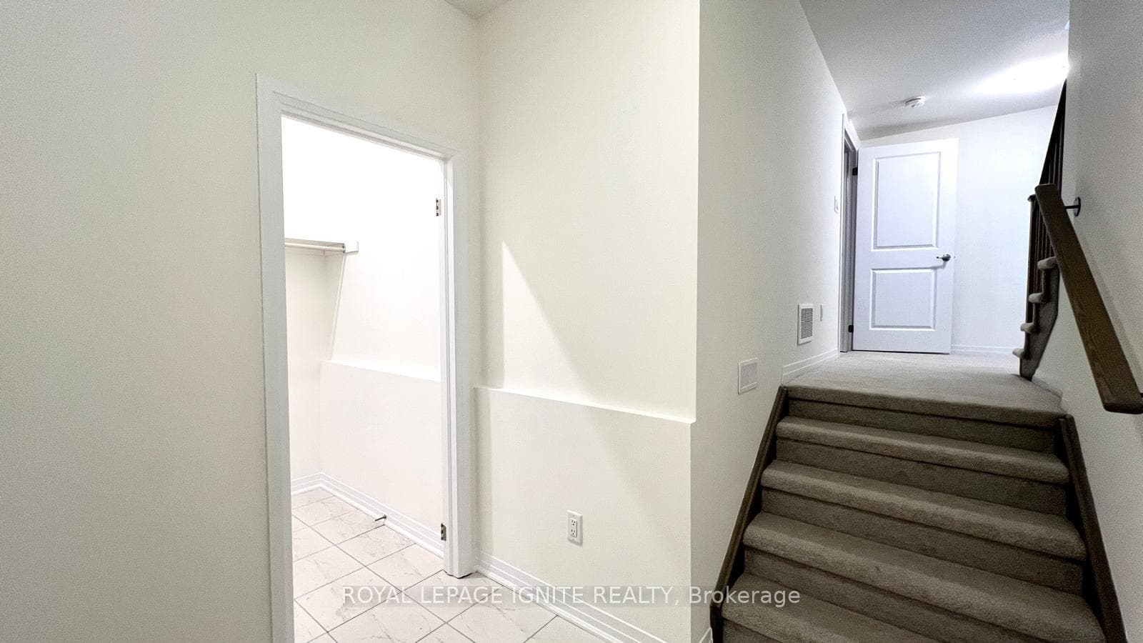 518 Hudson Crescent photo 12