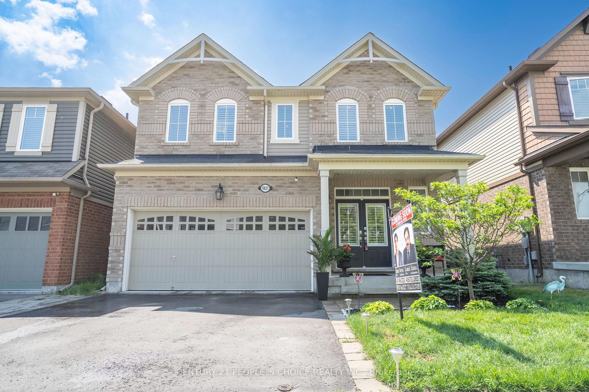 1821 Parkhurst Crescent photo 1
