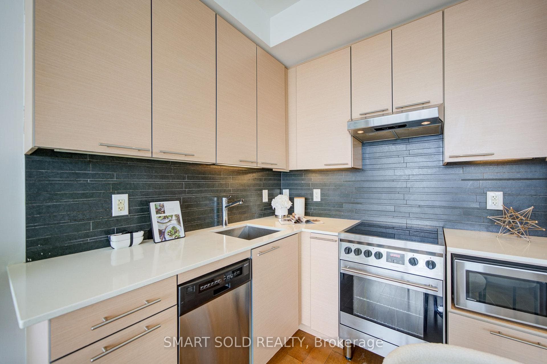 1 Market Street Unit 2608 photo 7