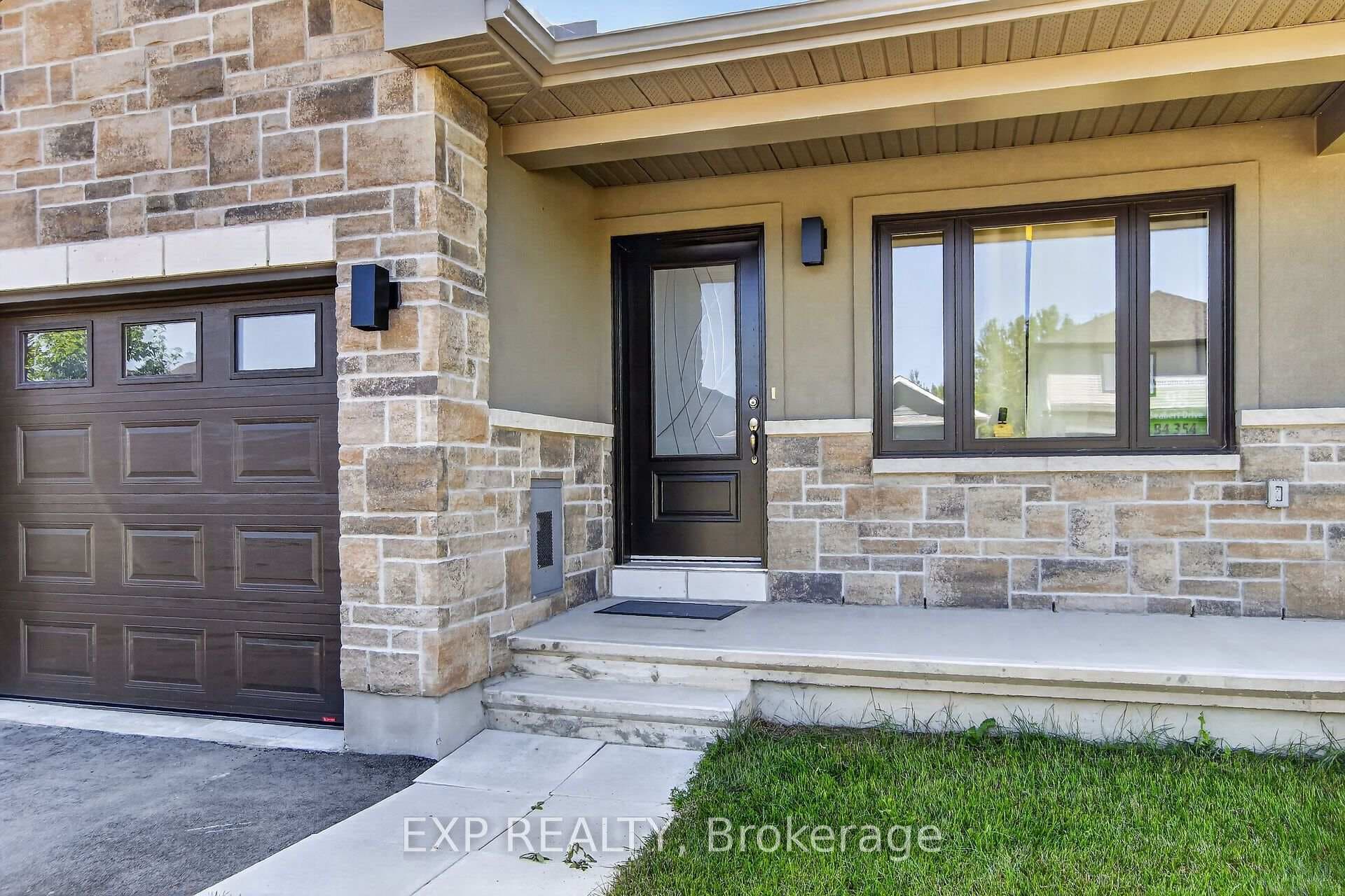98 Seabert Drive photo 4
