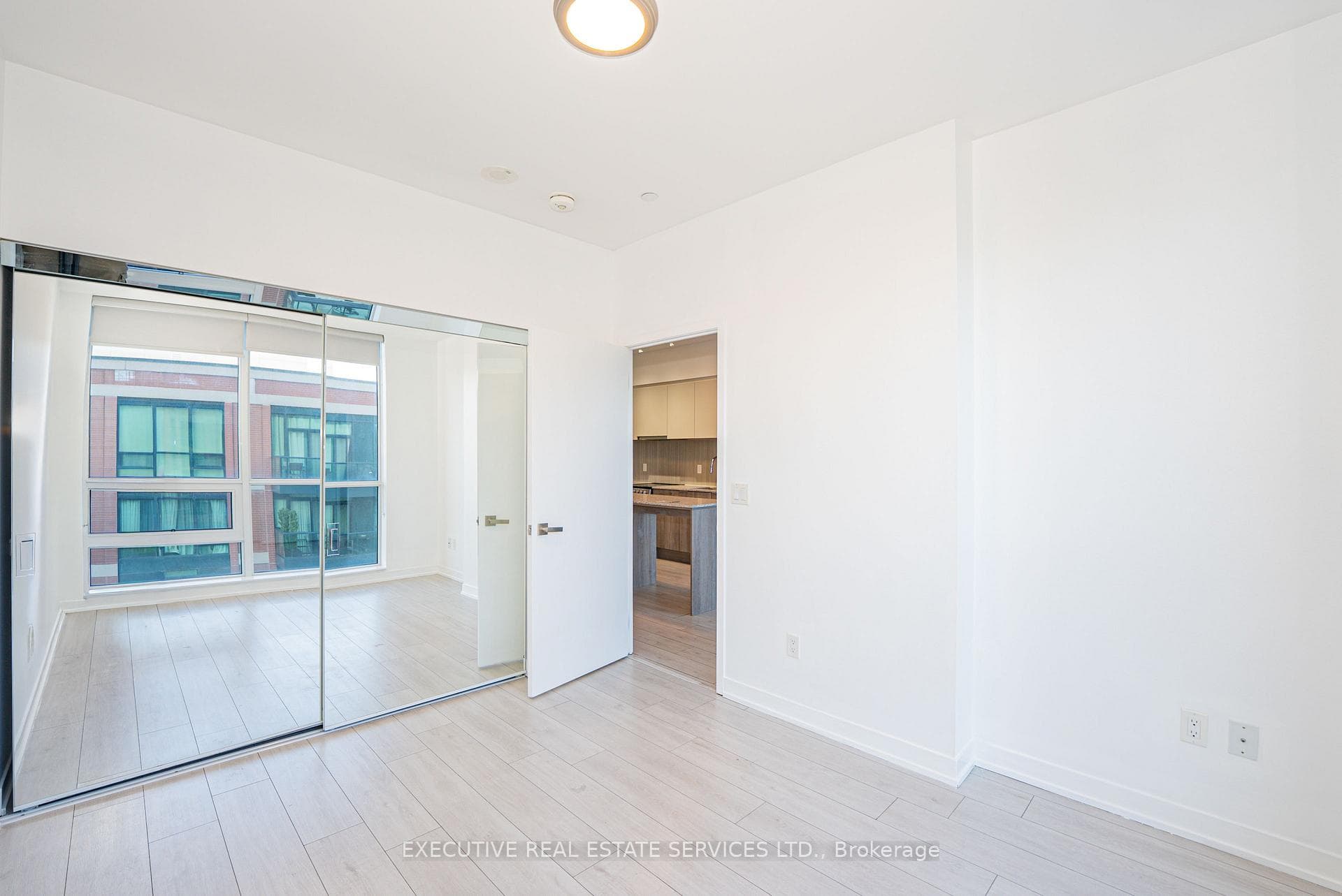 31 Tippett Road Unit 821 photo 19