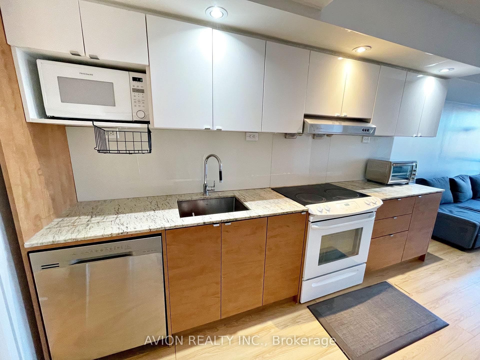 121 Mcmahon Drive Unit 705 photo 4