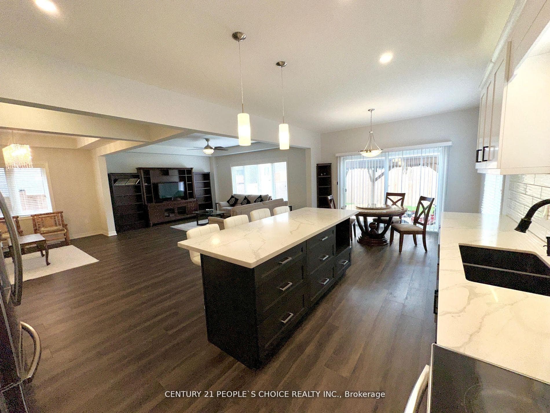 34 Swan Avenue photo 14