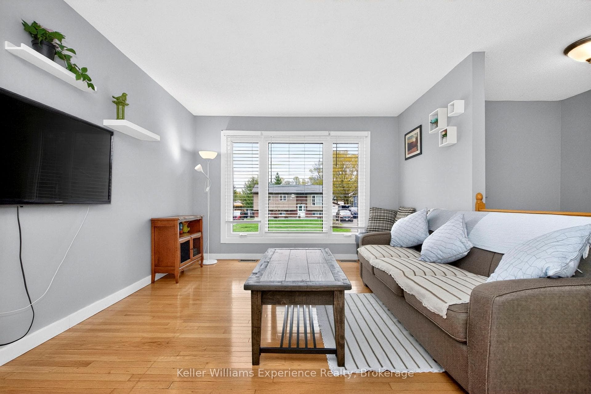 72 BAY Street photo 10